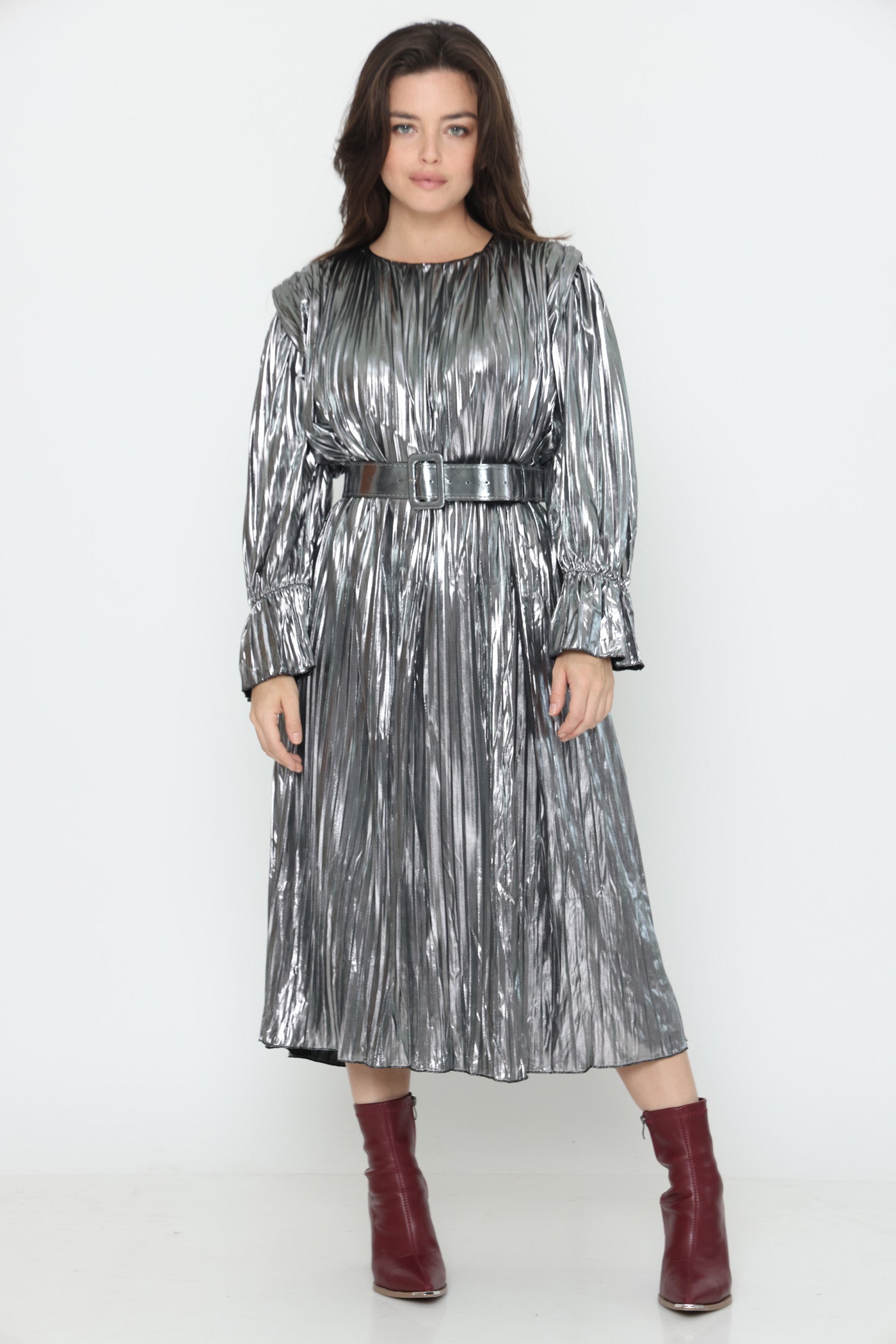 שמלת פליסה כסופה