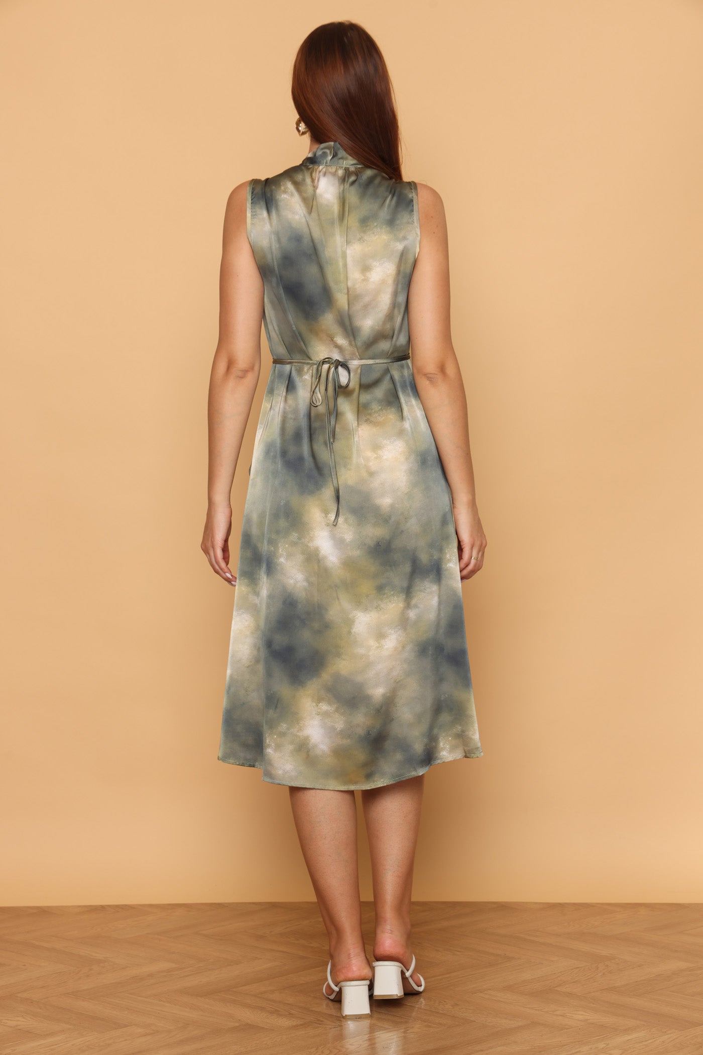 שמלת מעטפת כתמים על ירוק