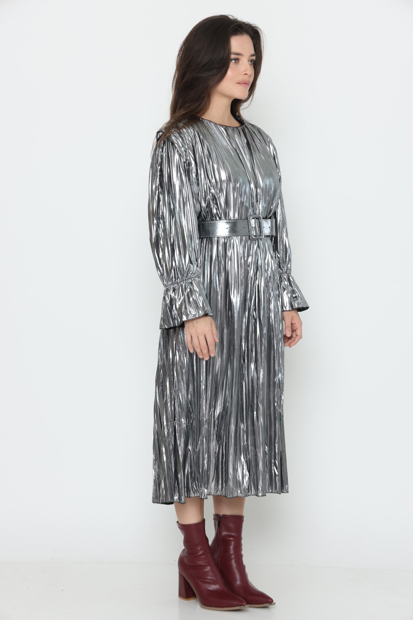 שמלת פליסה כסופה