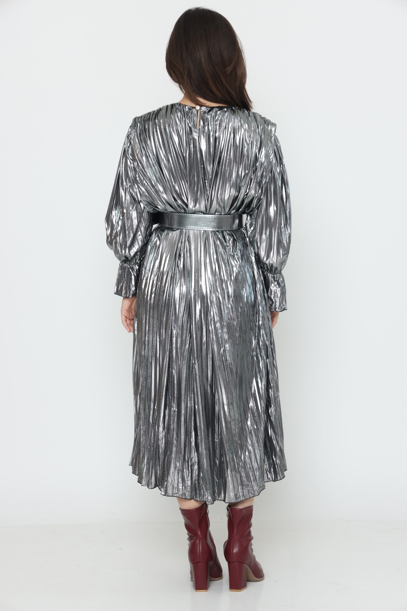 שמלת פליסה כסופה