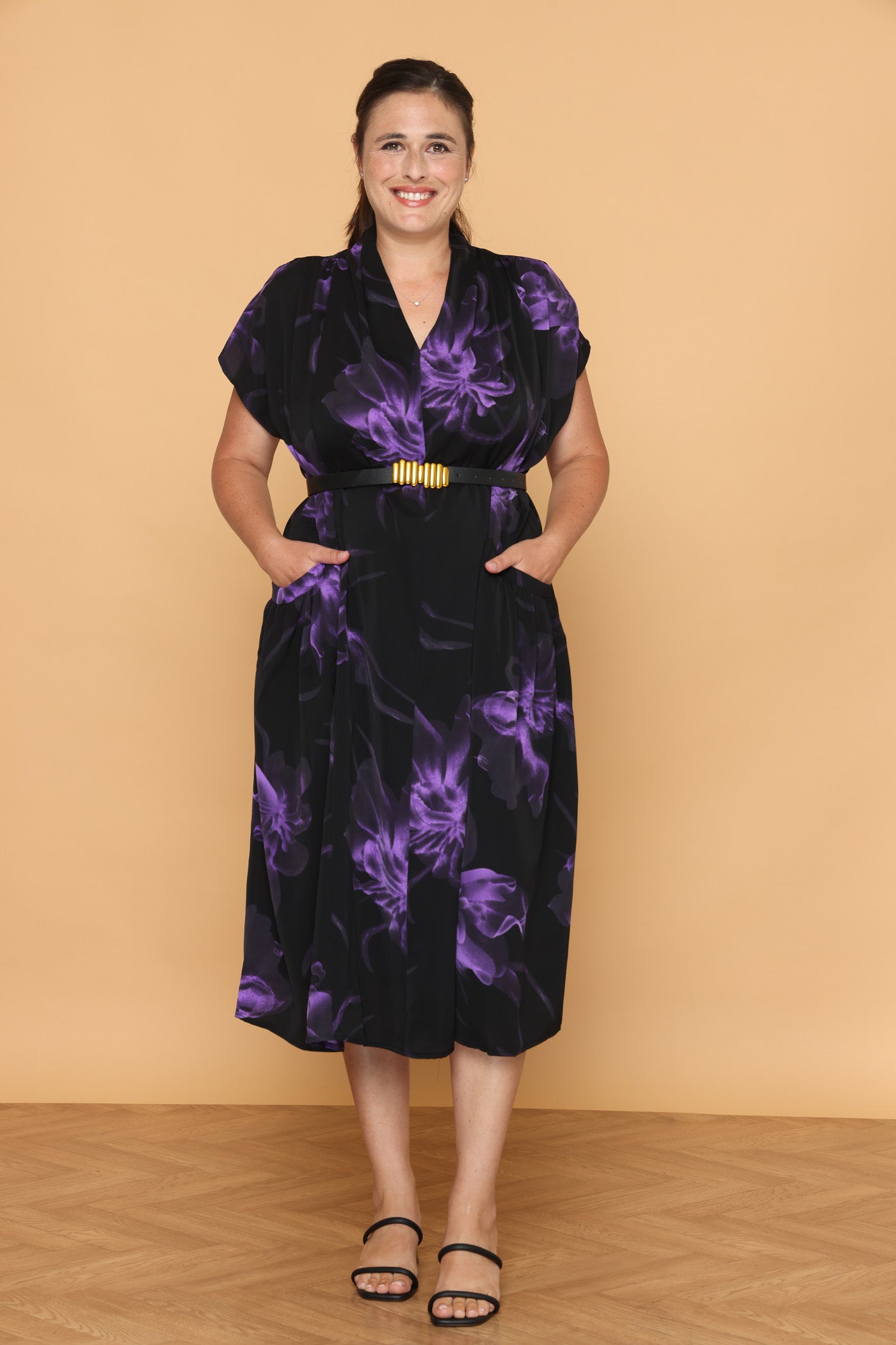 שמלת פריחה סגולה