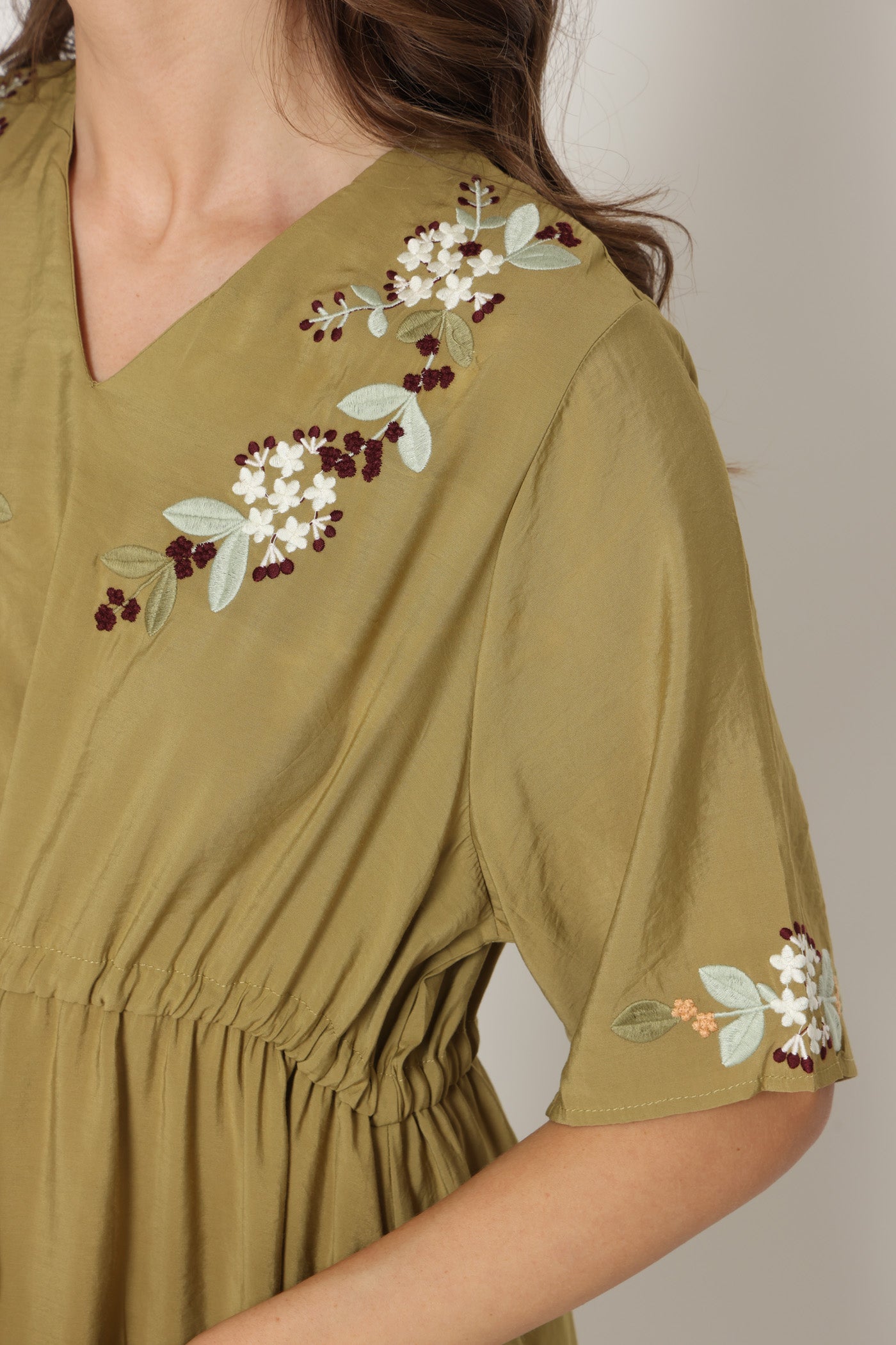 שמלה רקמה רומנטית