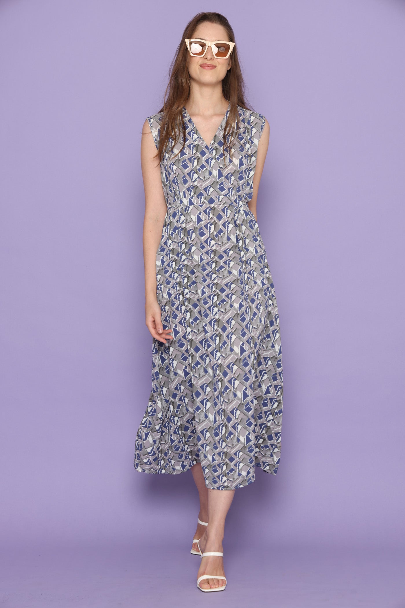 שמלת מעויינים פזורים