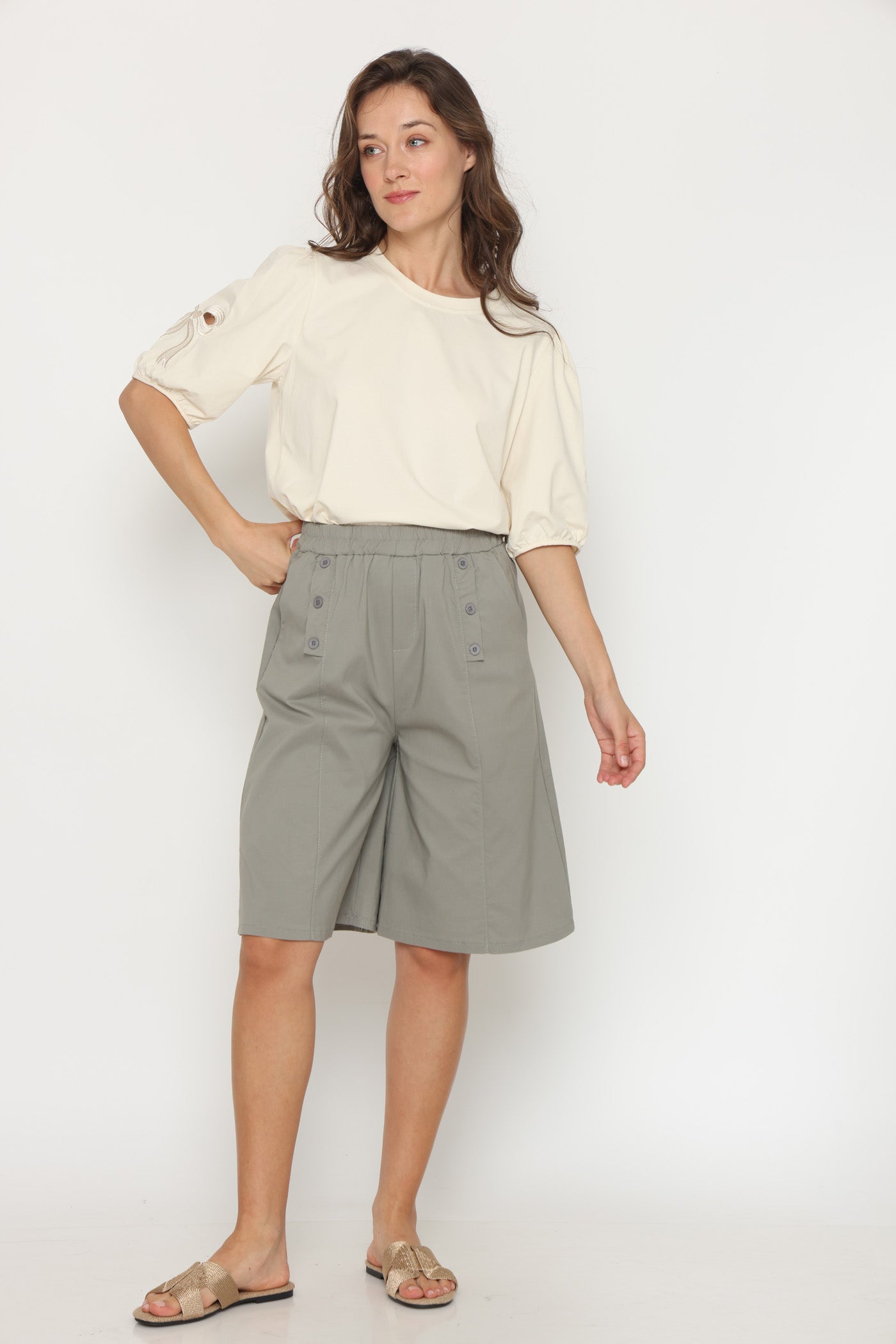 מכנסיי שורות כפתורים