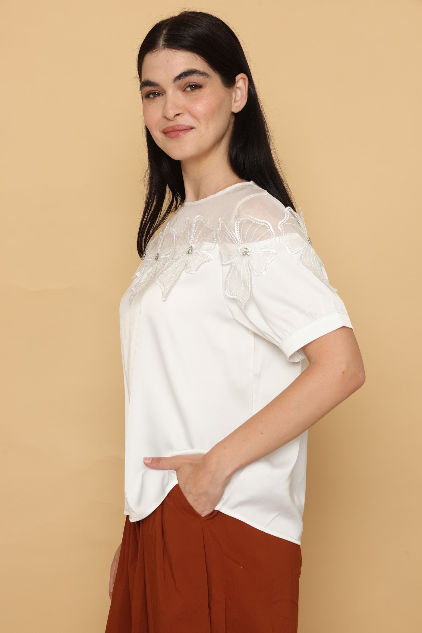 חולצת שורת פרחי קישוט