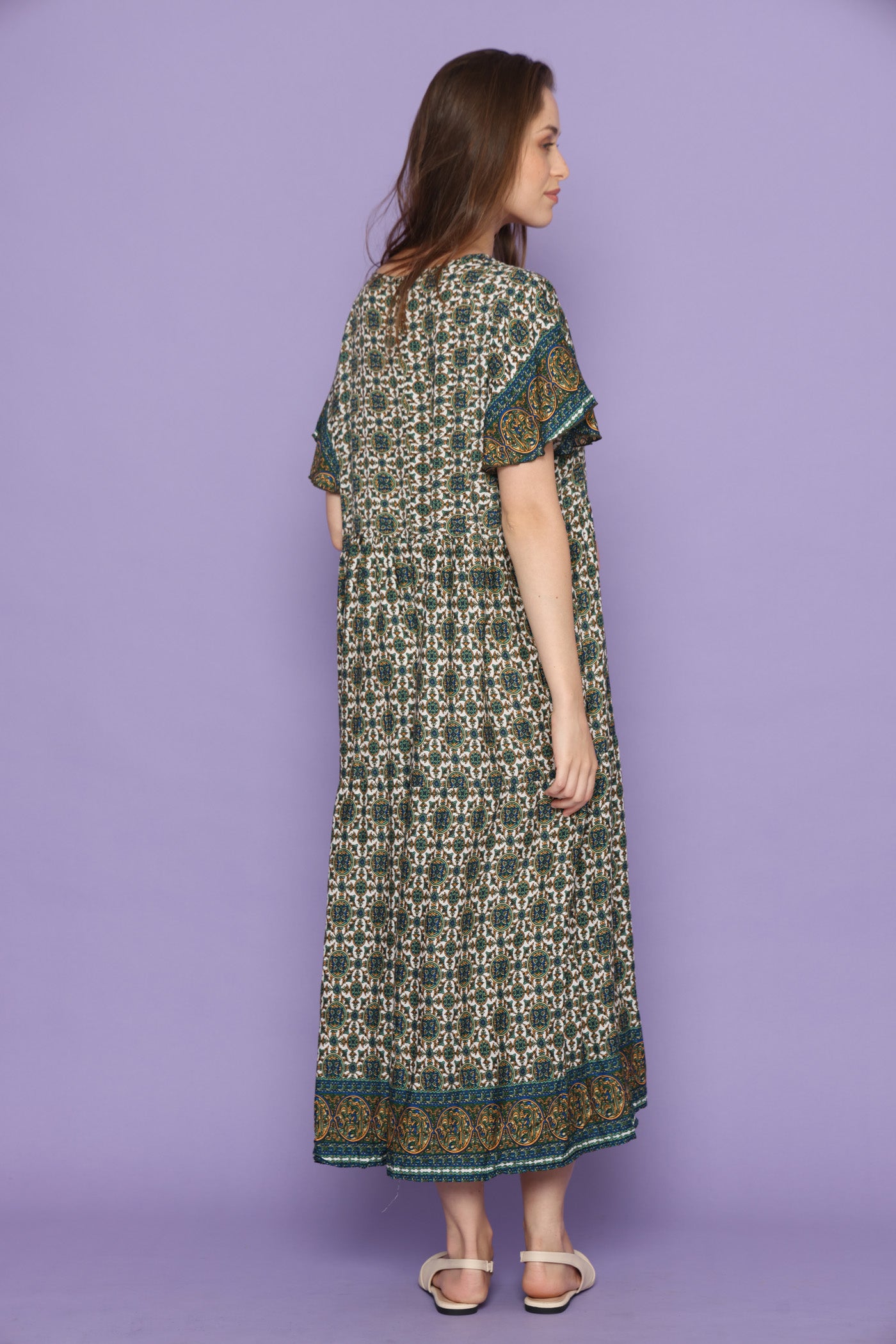 שמלת אתניות ירוקה