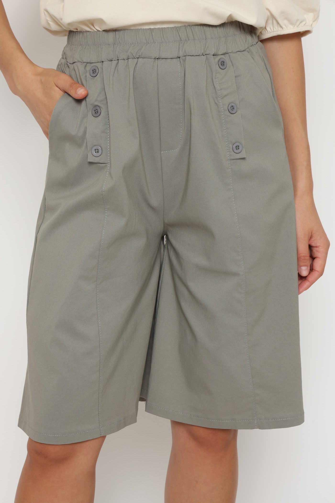 מכנסיי שורות כפתורים