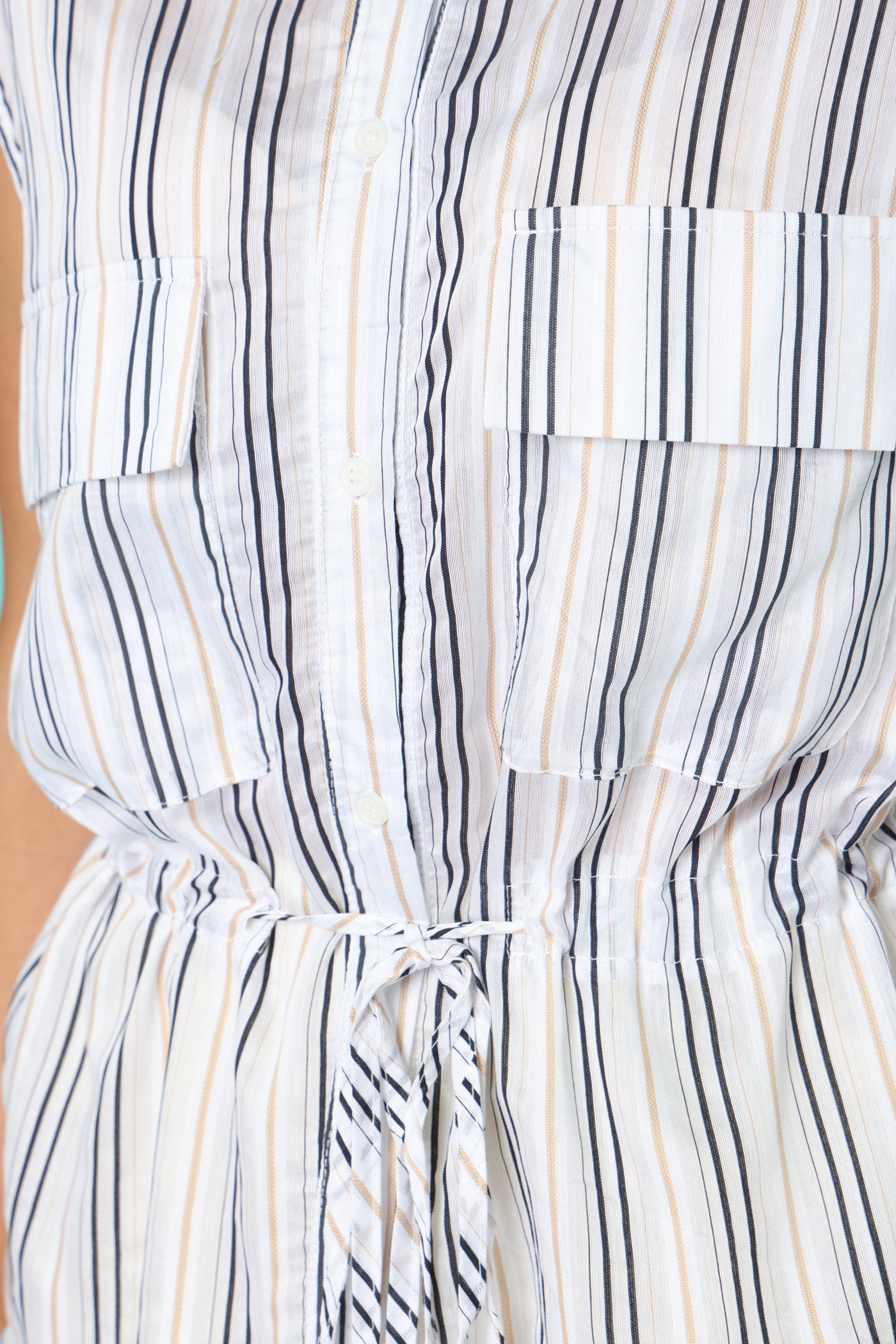 גופיית פסים וחגורת קשירה