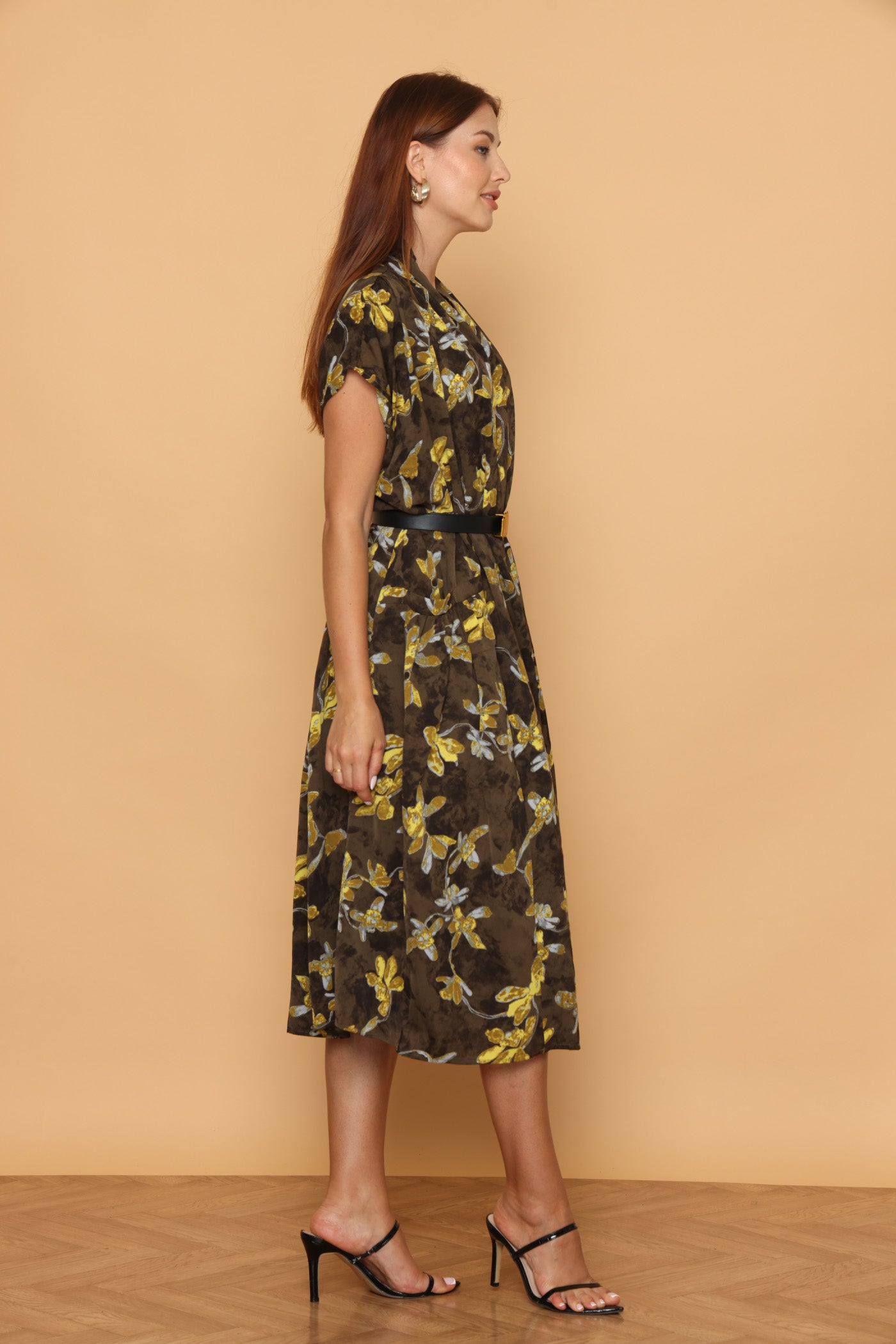 שמלת פרחים צהובים