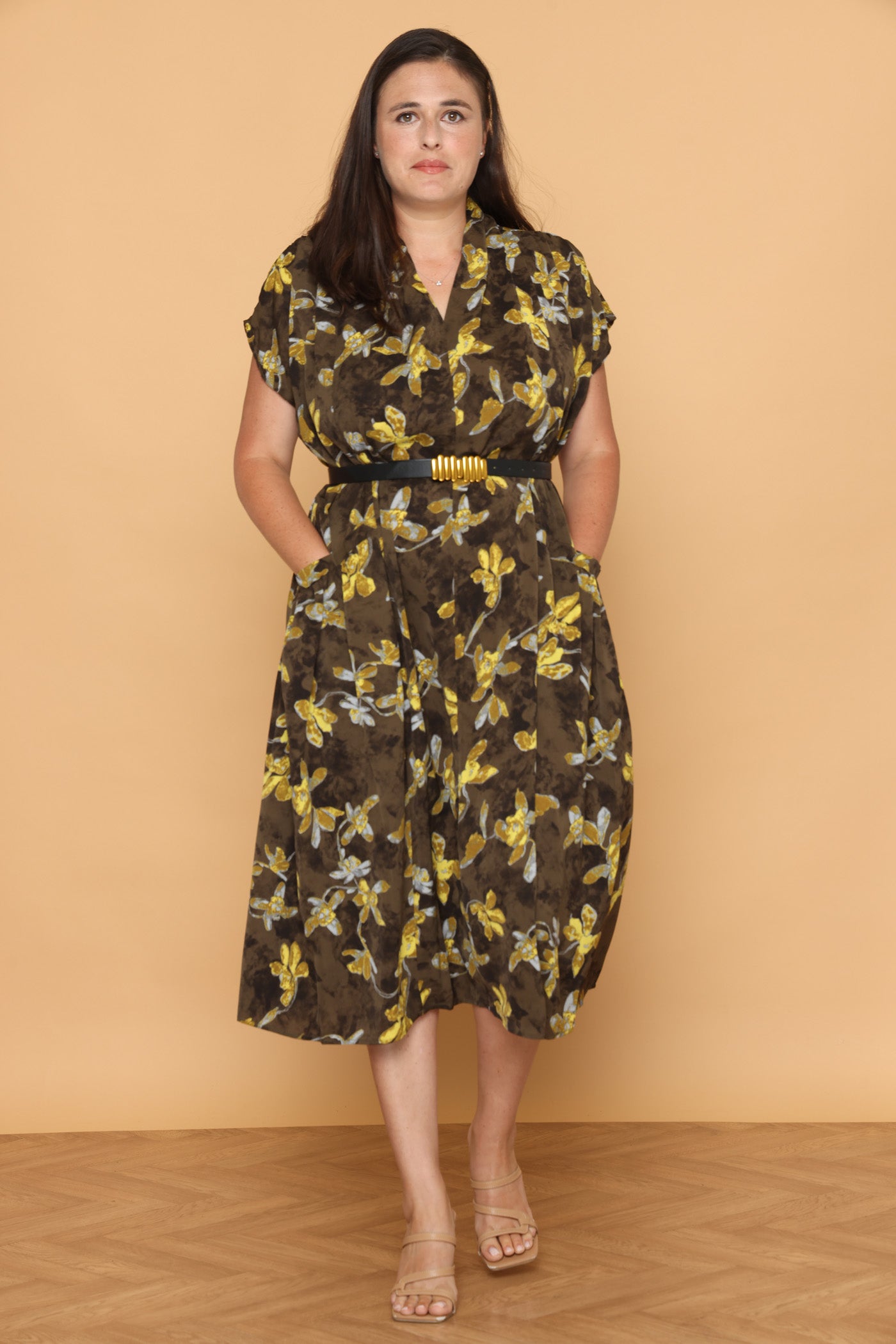 שמלת פרחים צהובים