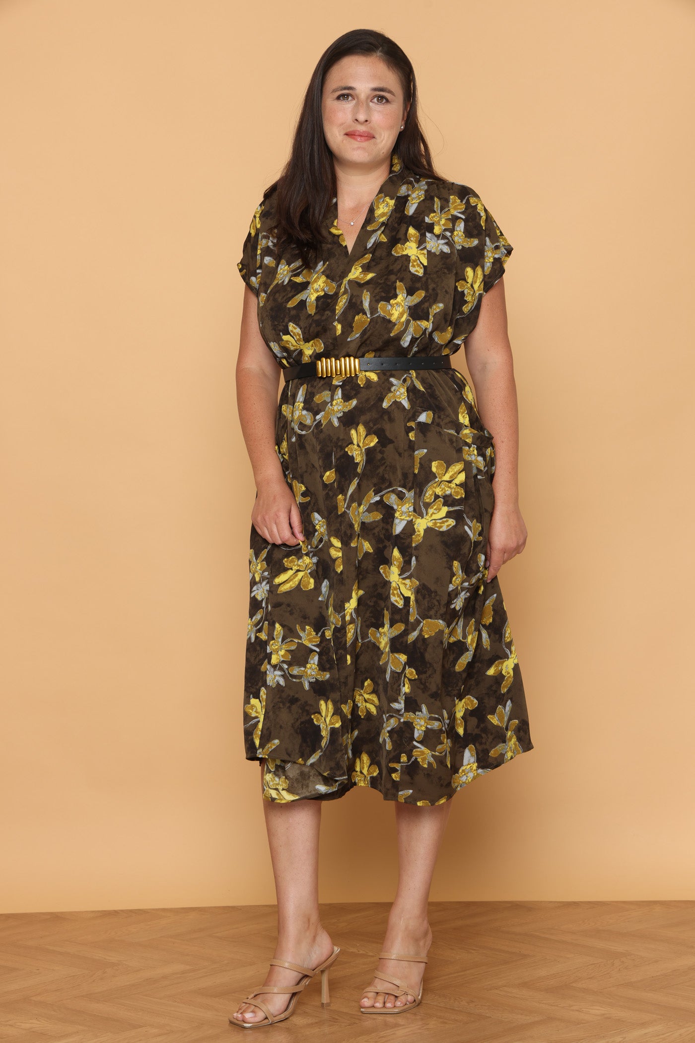 שמלת פרחים צהובים