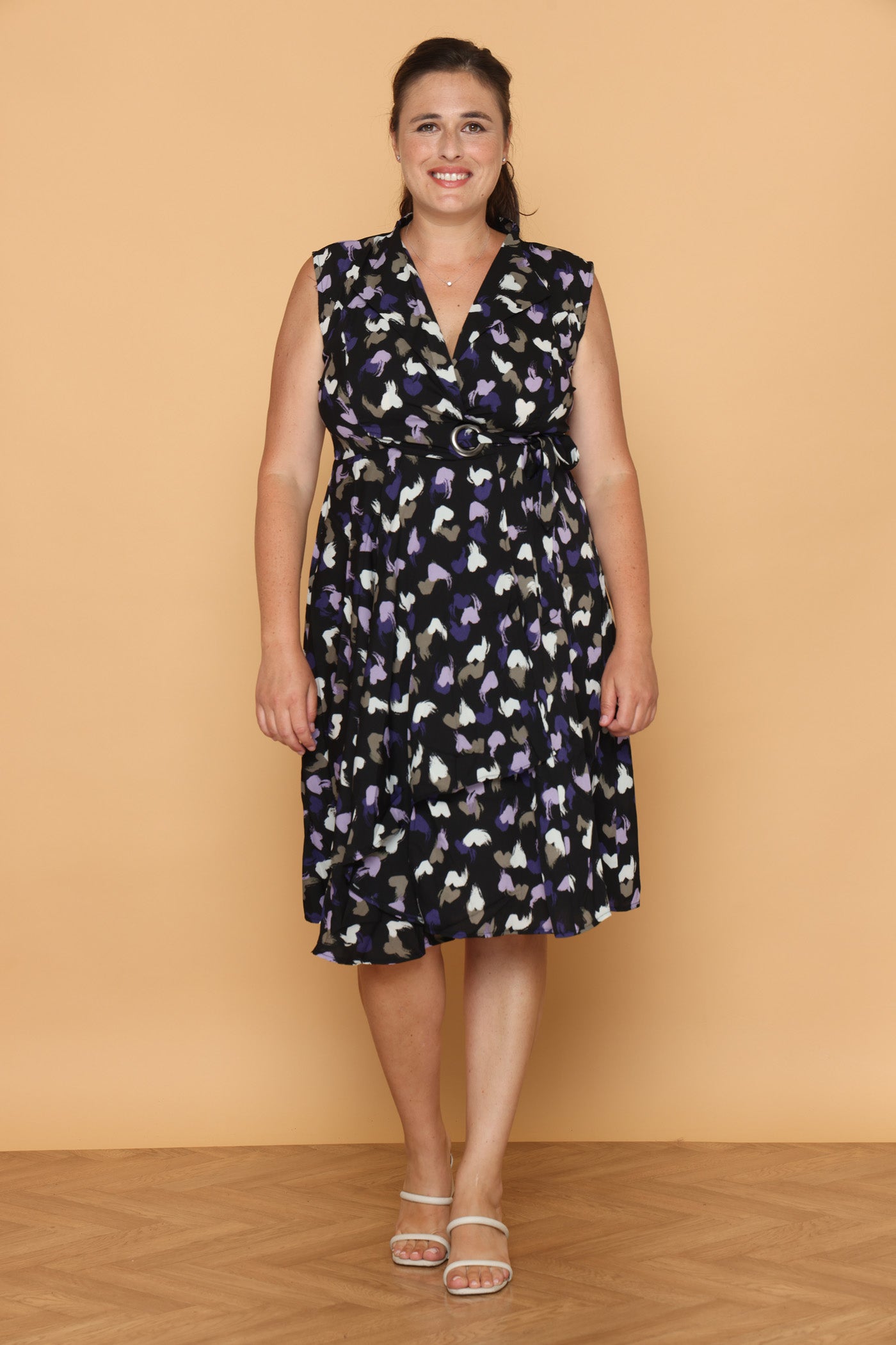 שמלת לבבות ללא שרוול