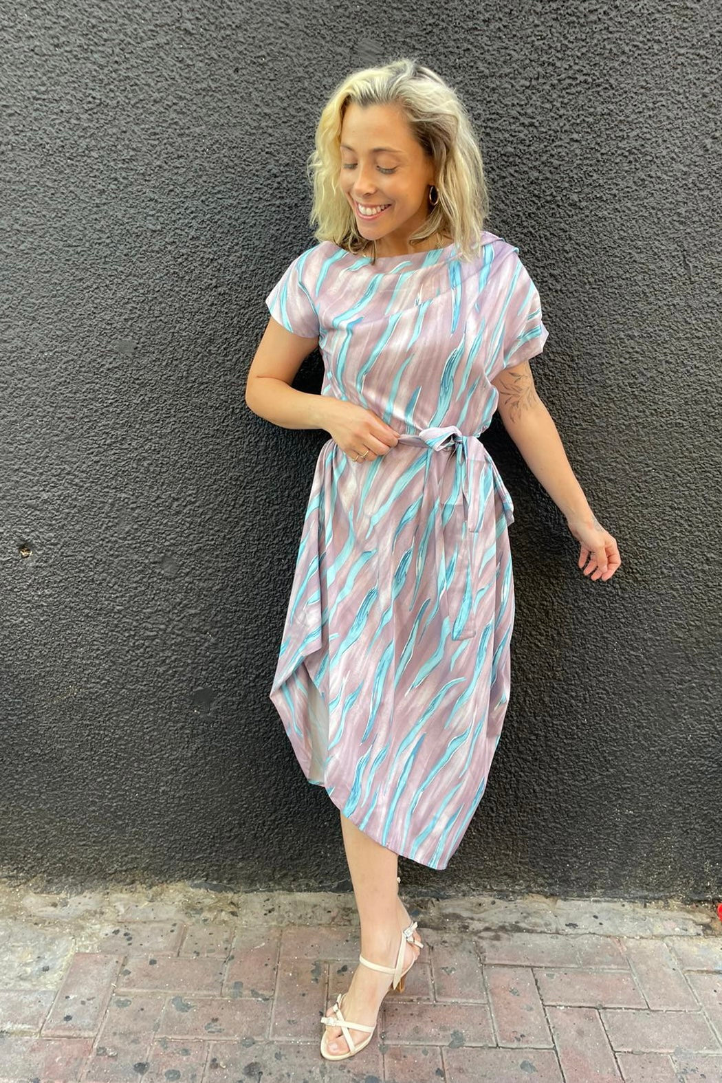 שמלה אסימטרית