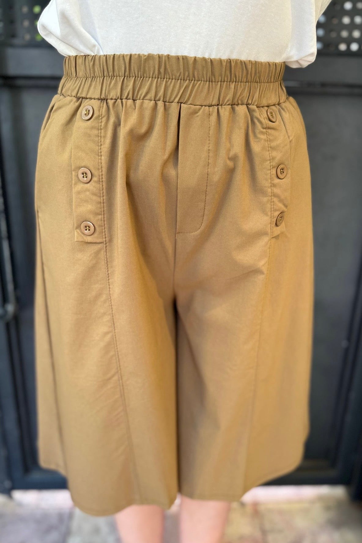 מכנסיי שורות כפתורים