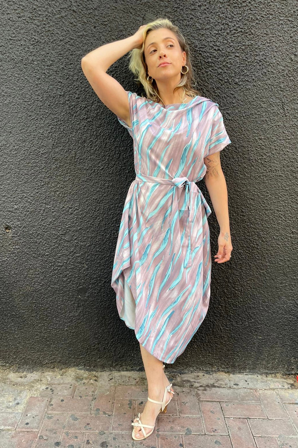 שמלה אסימטרית