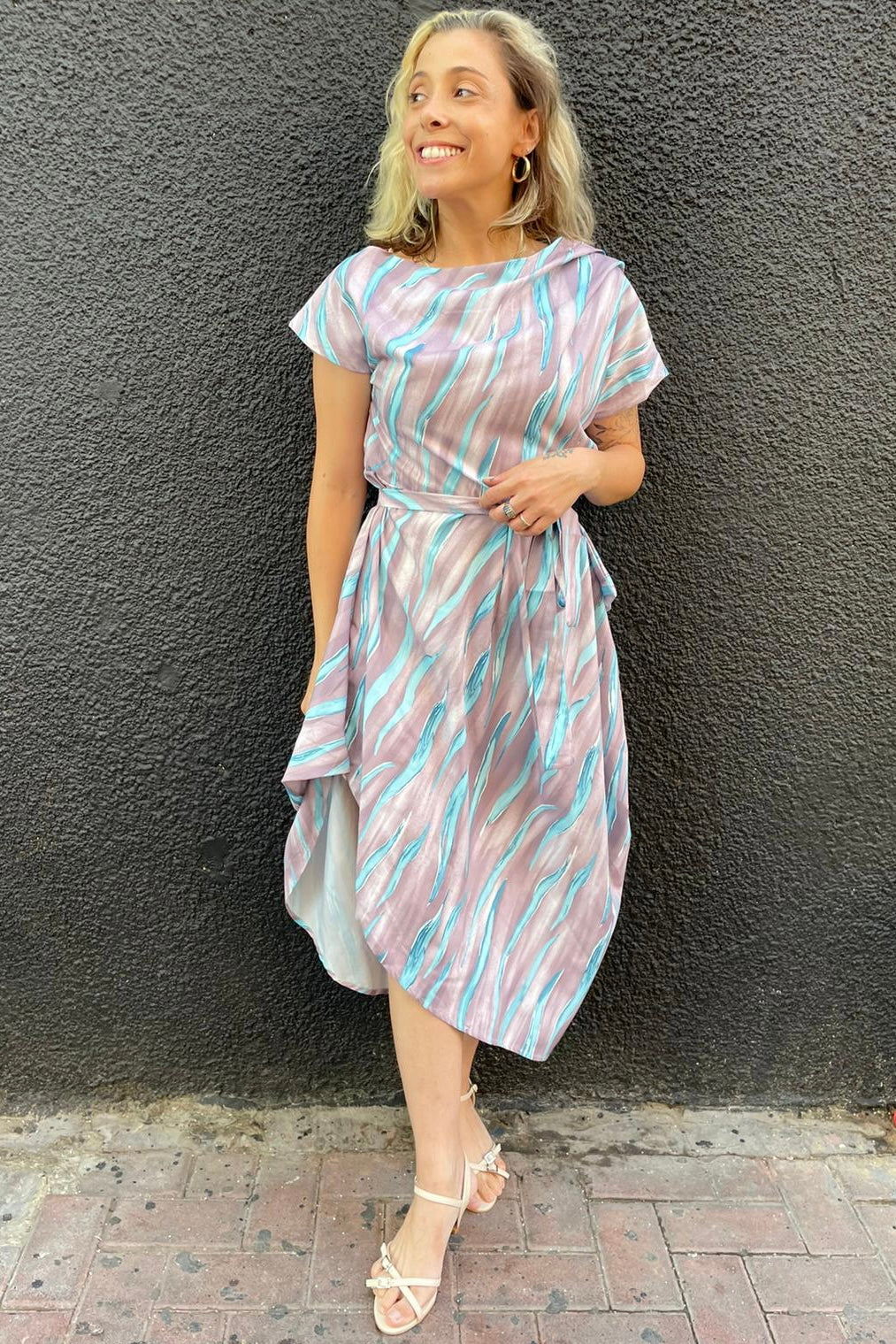 שמלה אסימטרית