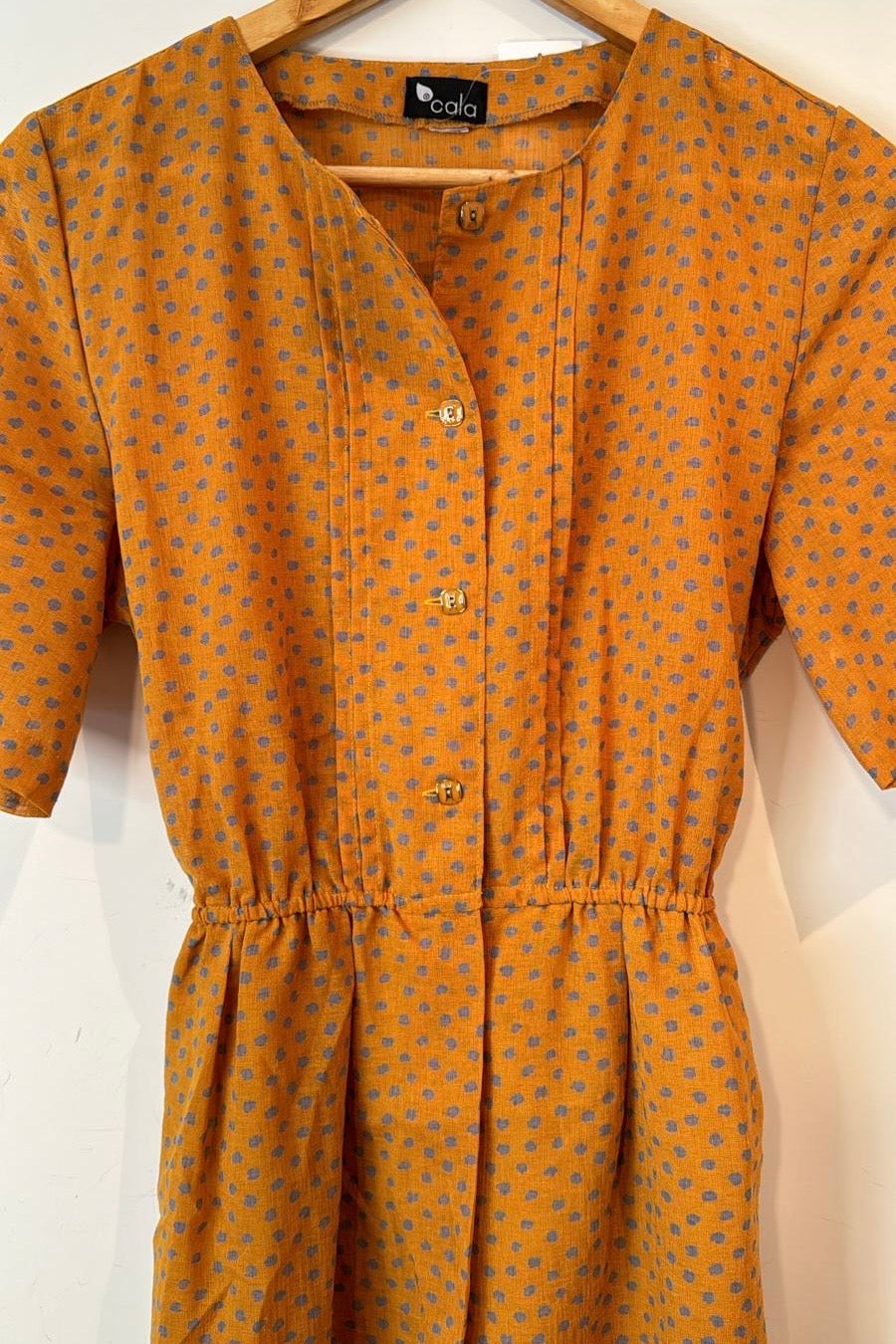 שמלת וינטג' כתומה נקודות כחולות