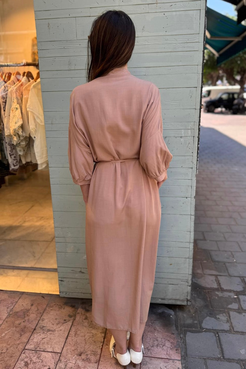 שמלת רקמת תכלת על ורוד