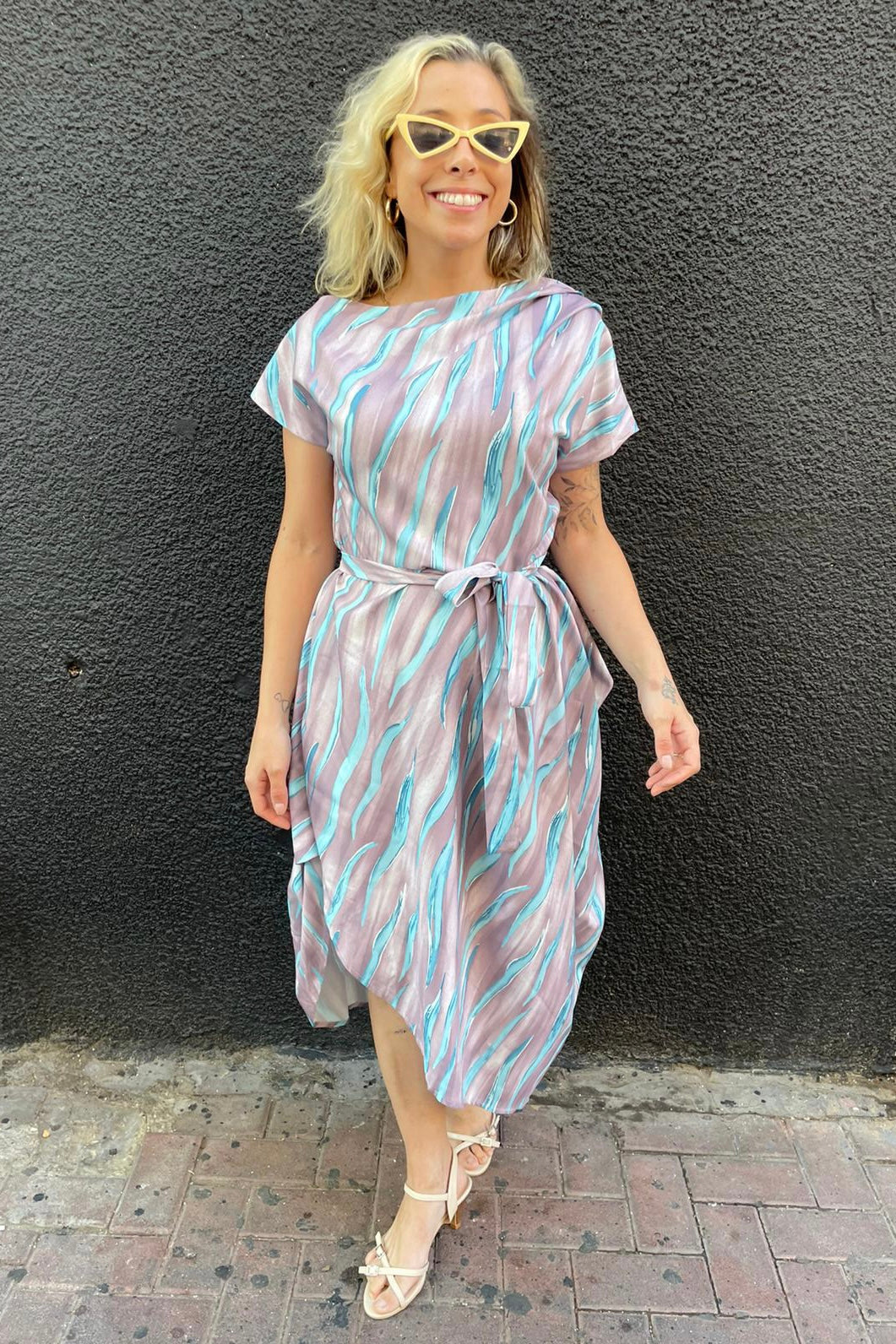 שמלה אסימטרית