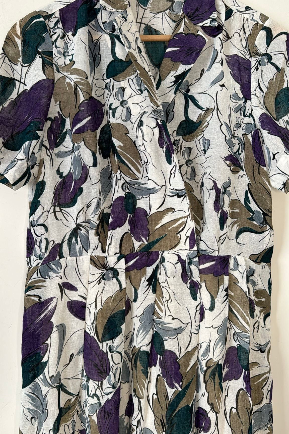 שמלת וינטג' עלי חאקי על לבן