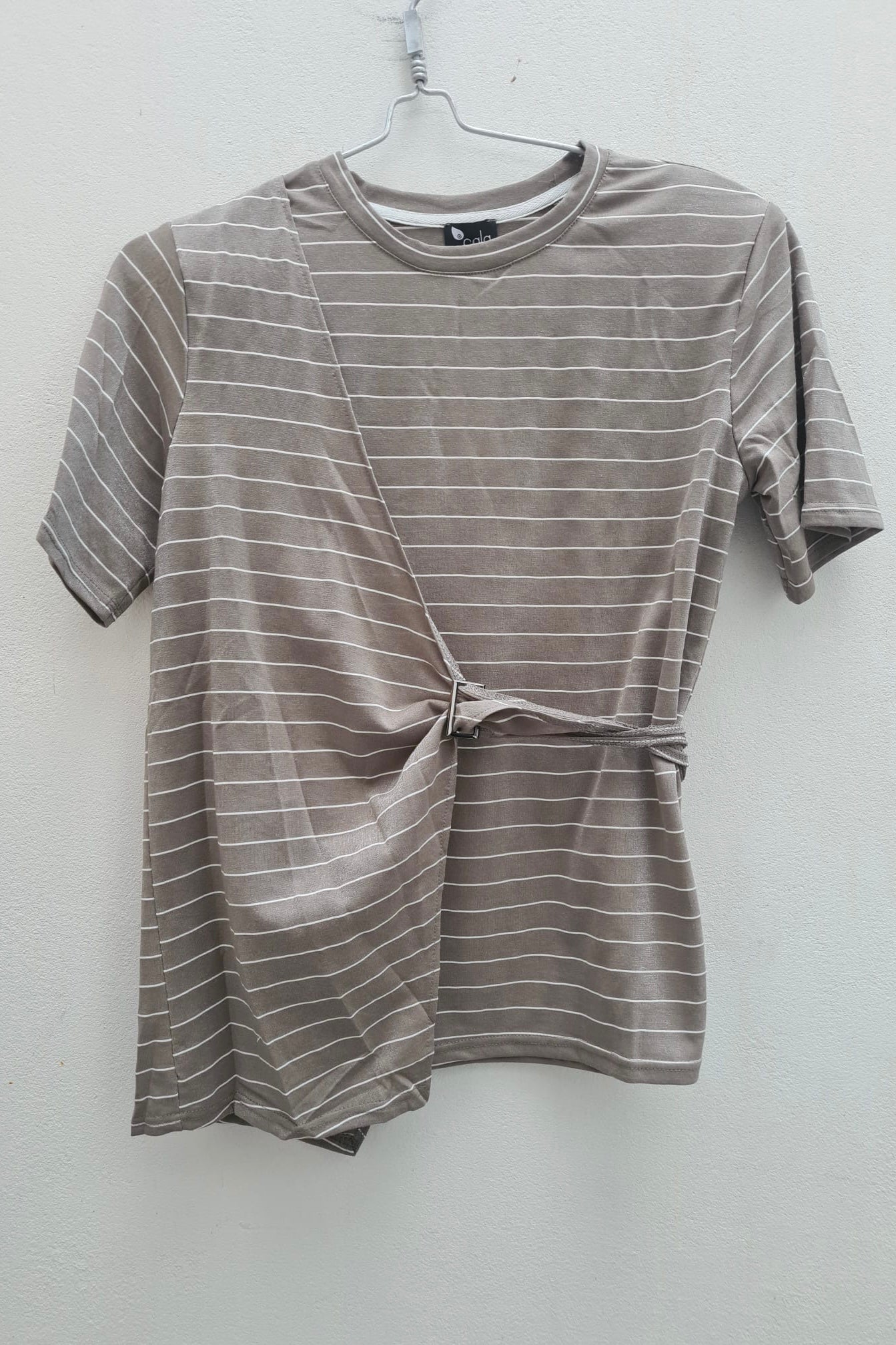 חולצת פסי מעטפת