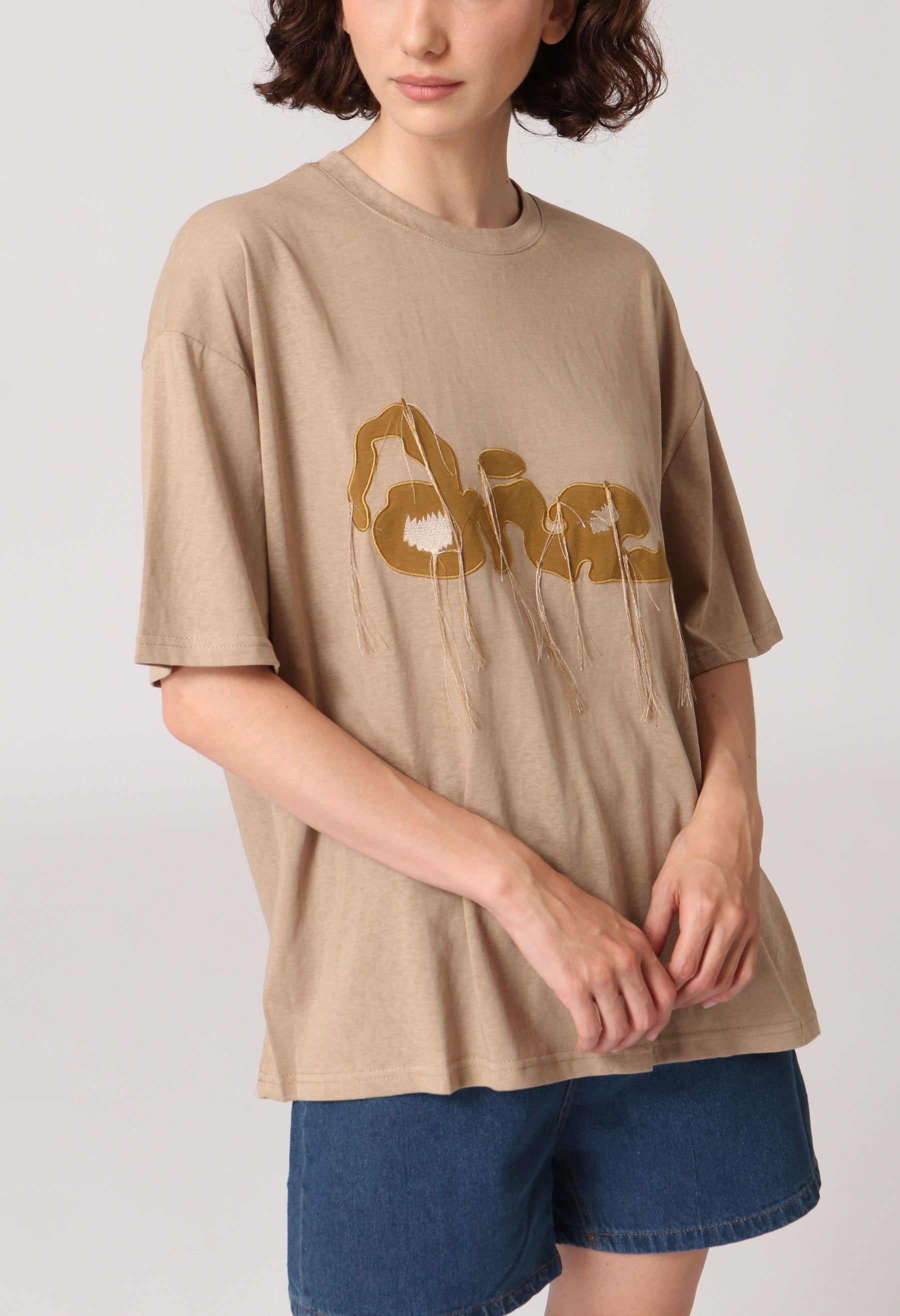 חולצת חוטים