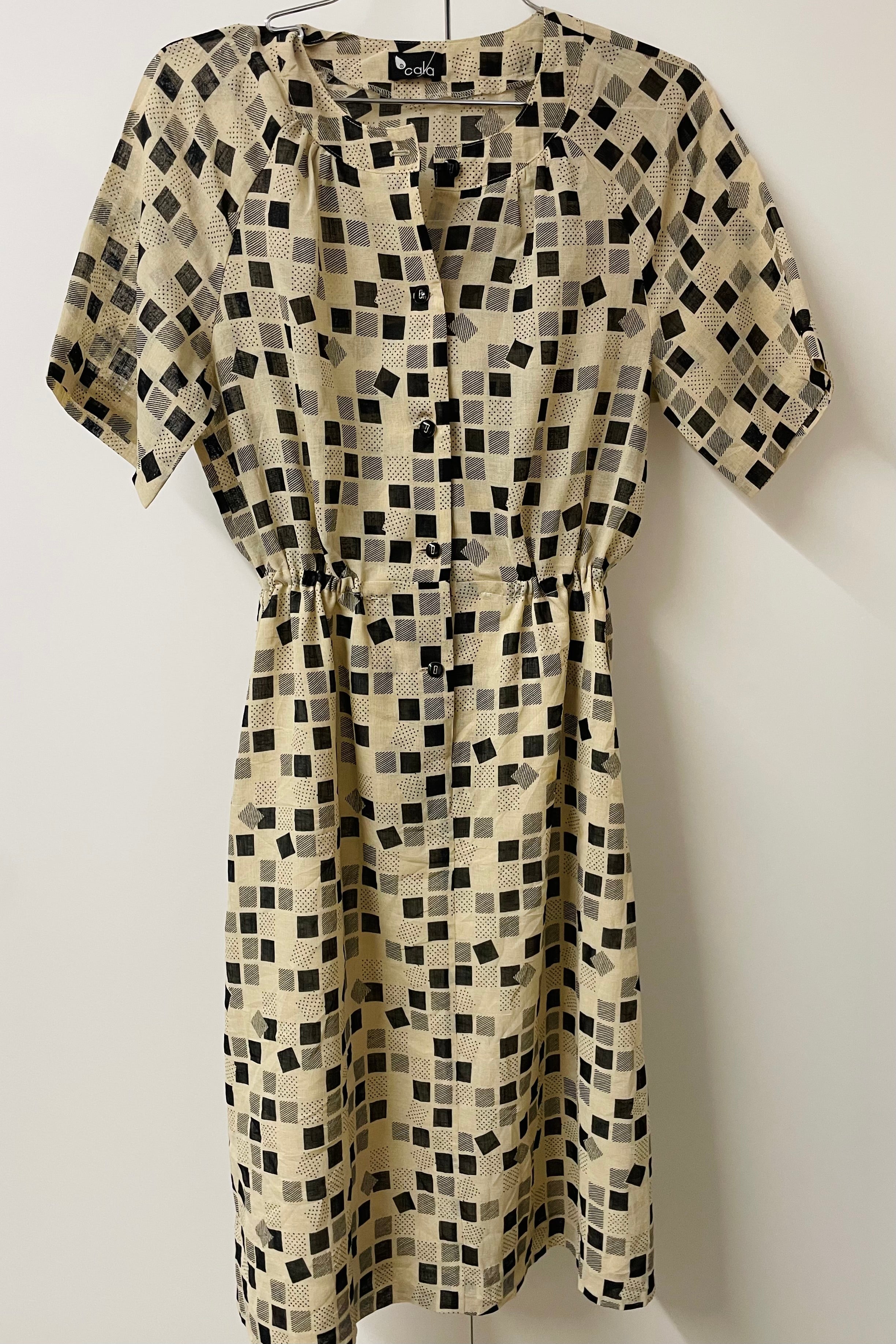 שמלת וינטג׳ קוביות שחורות