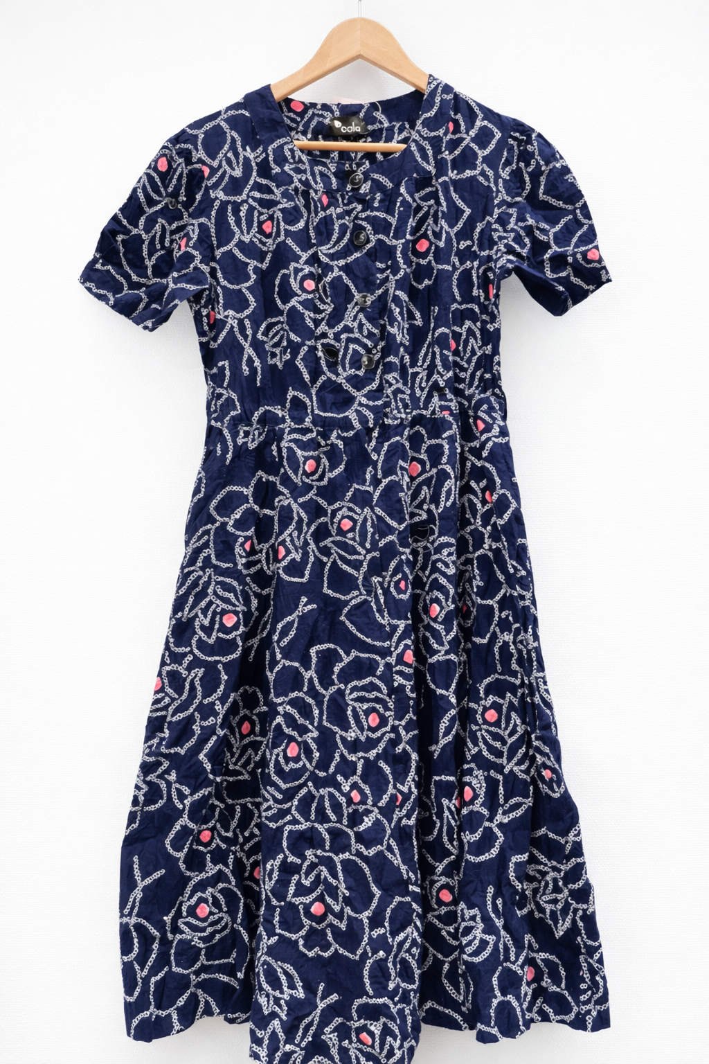 שמלת וינטג׳ שרשראות