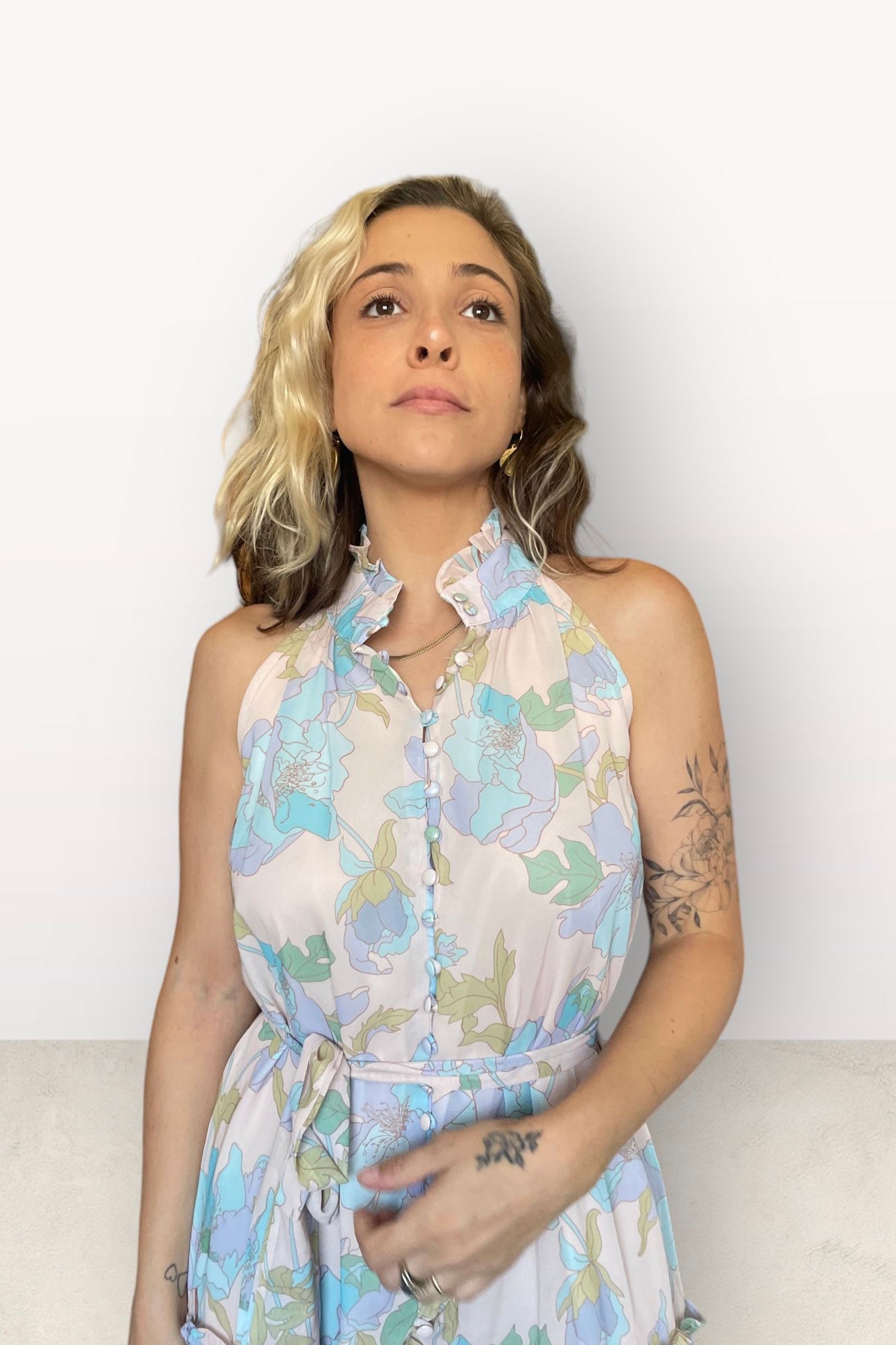 שמלת קולר ופריחה