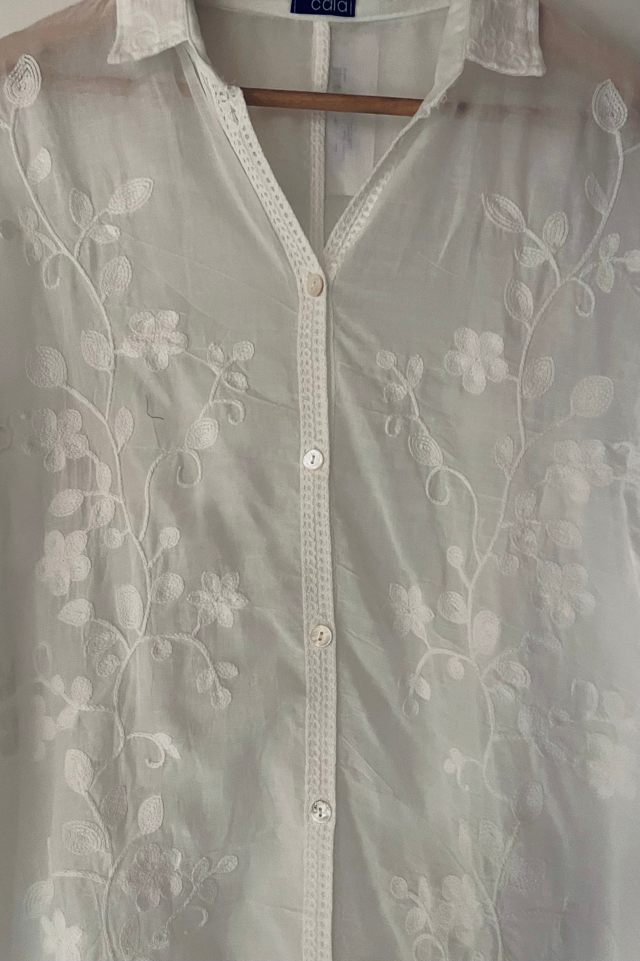 חולצה רקמת ענפים