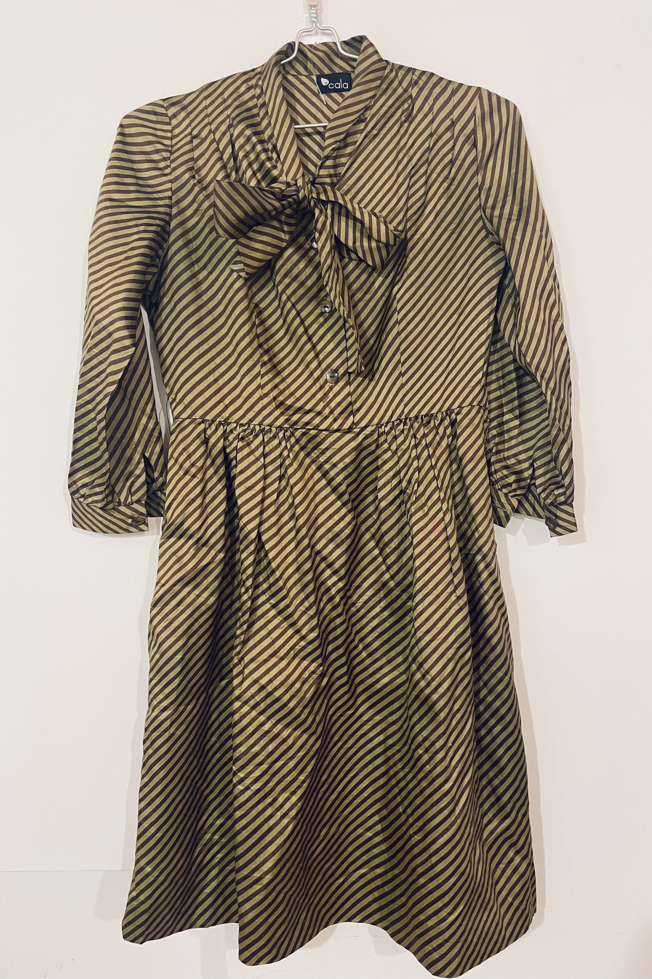 שמלת וינטג׳ אלכסונים