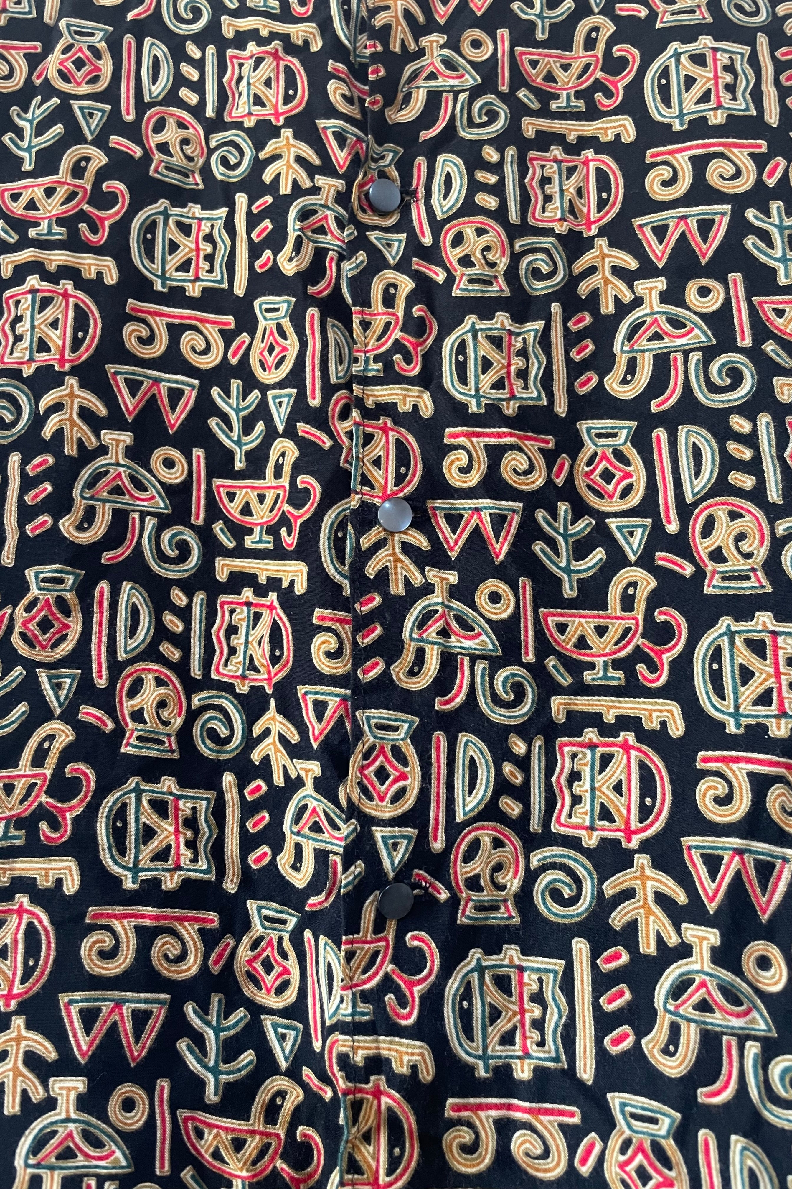 חולצת וינטג׳ כתב סתרים