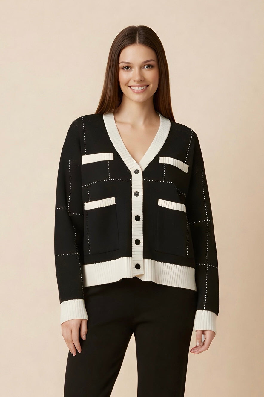 קרדיגן לבן על שחור