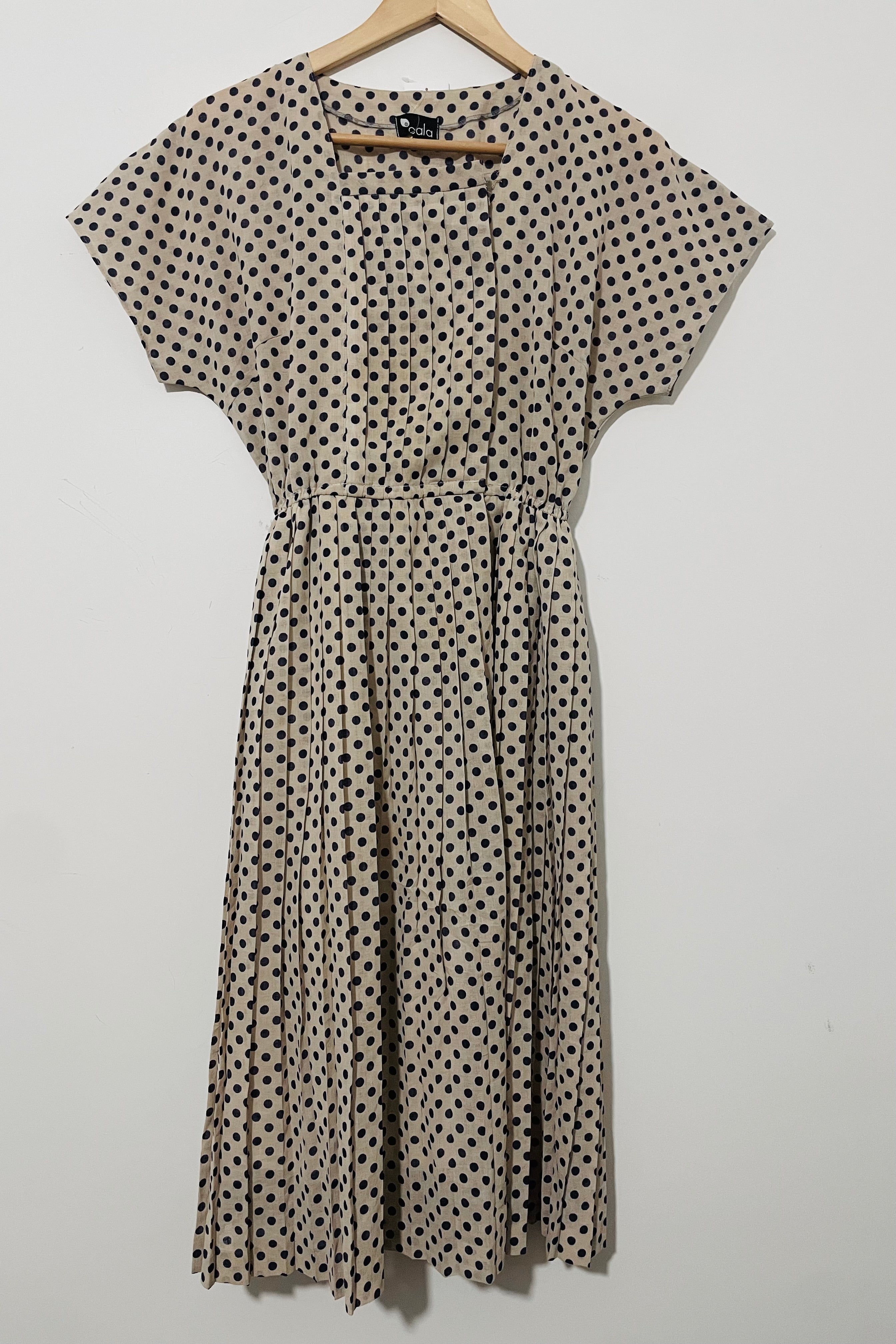 שמלת וינטג׳ בג׳ ניקוד סגול