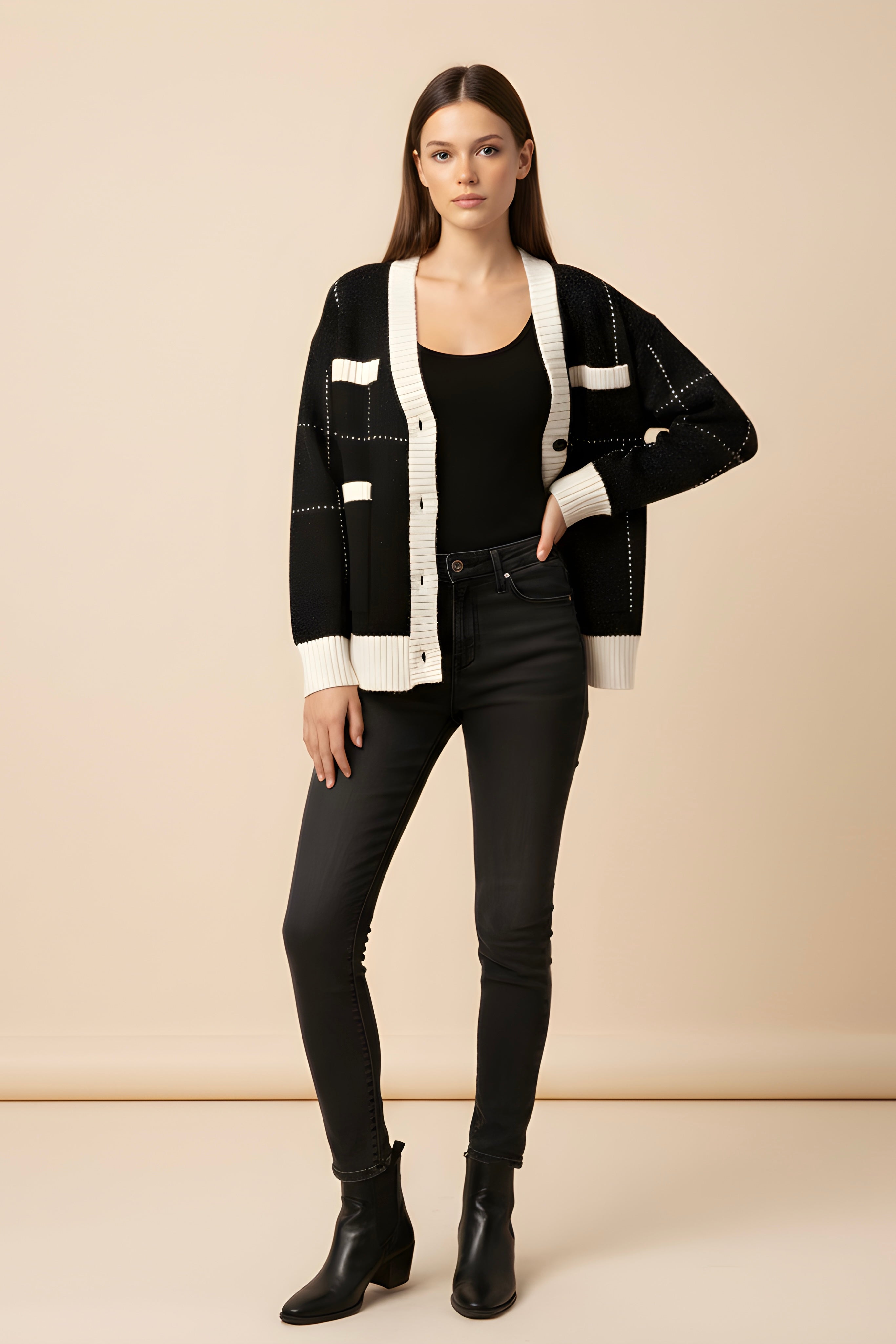 קרדיגן לבן על שחור