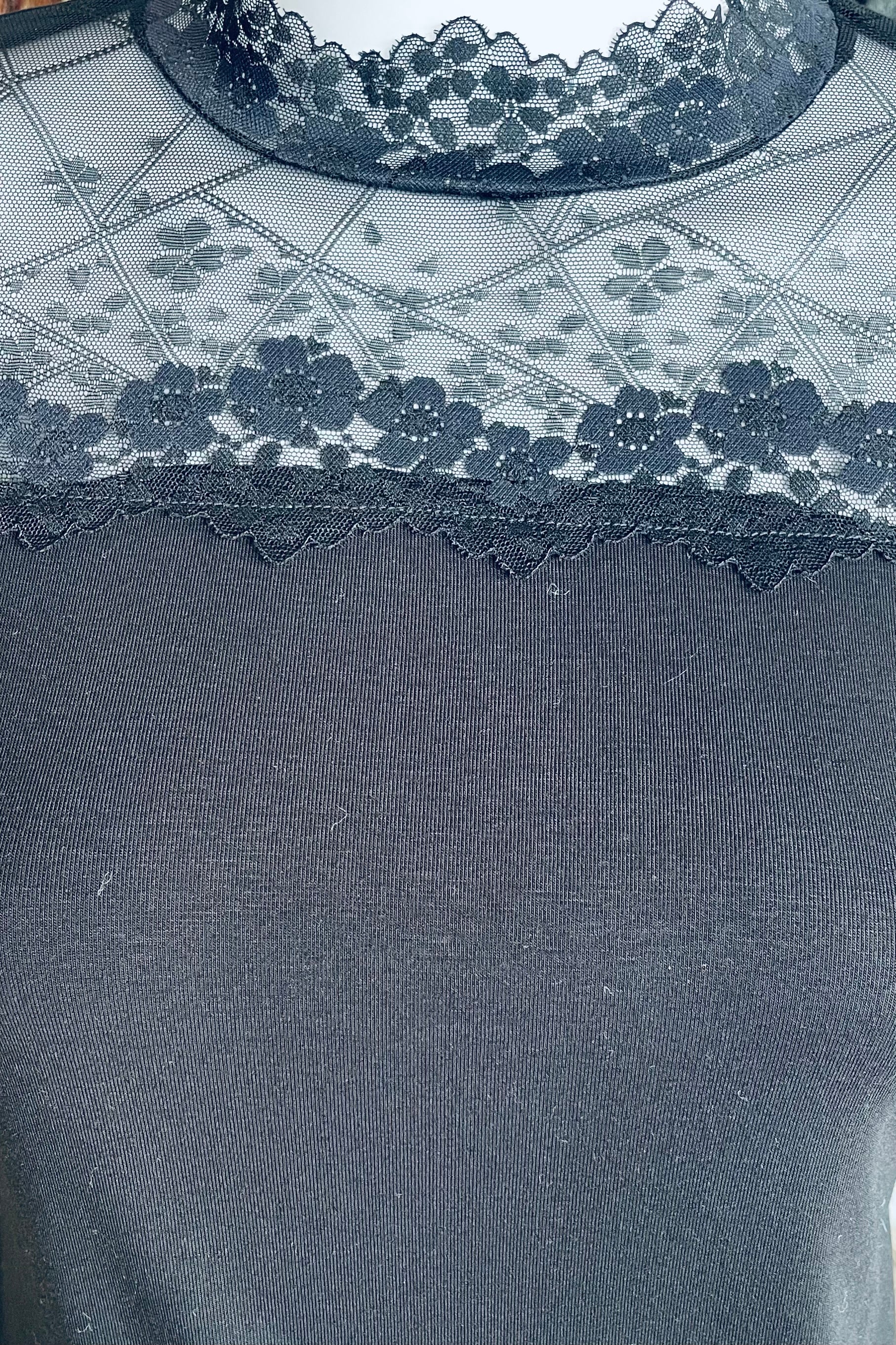 חולצה רומנטית