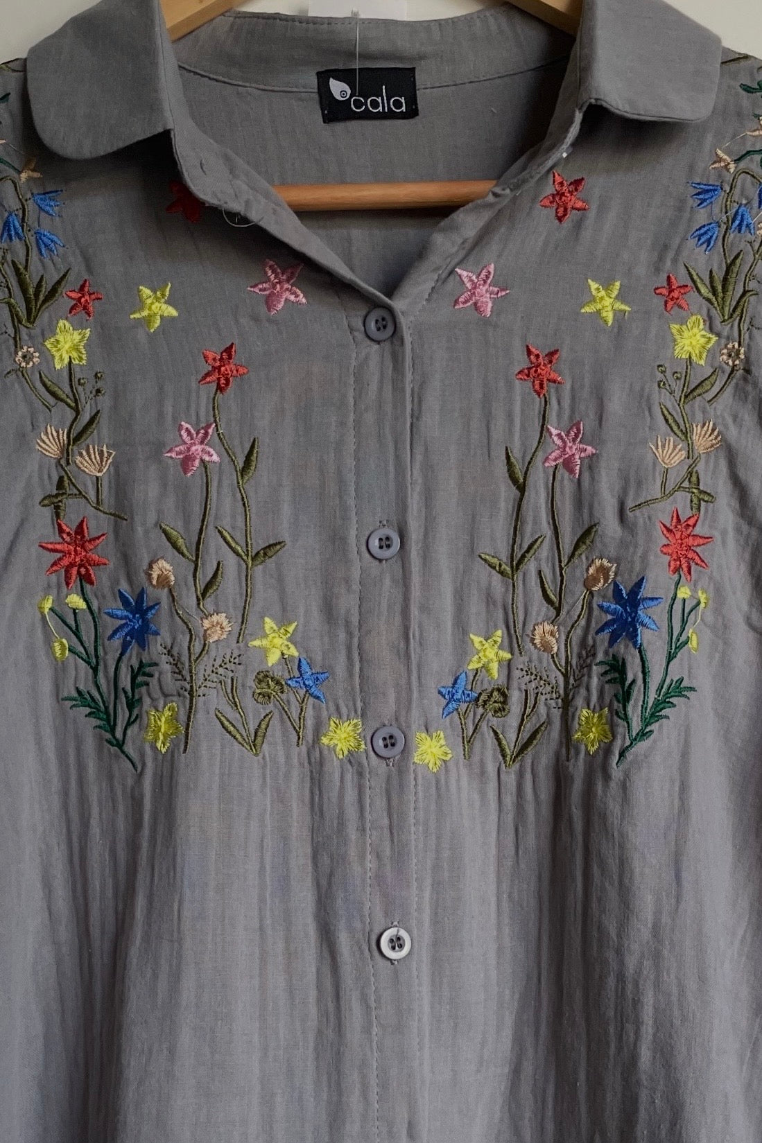 חולצה פרחי מסגרת