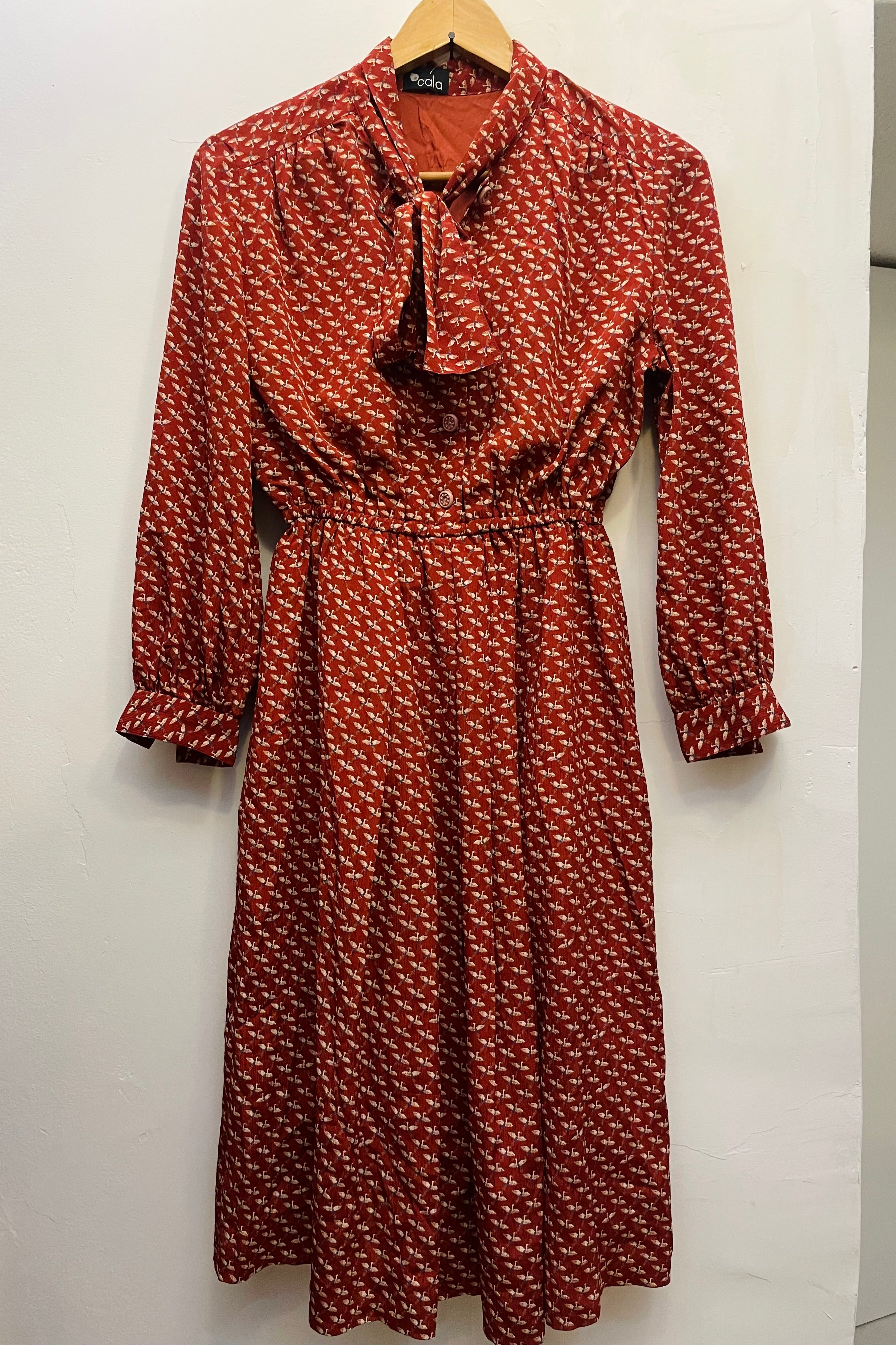 שמלת וינטג׳ אנפות