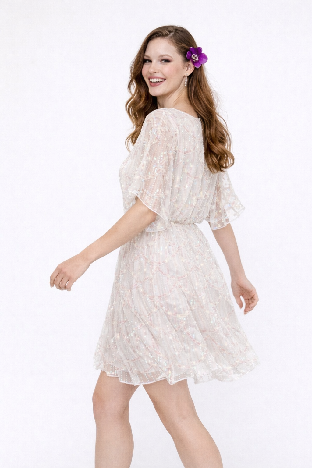 שמלת פאייטים לבנים