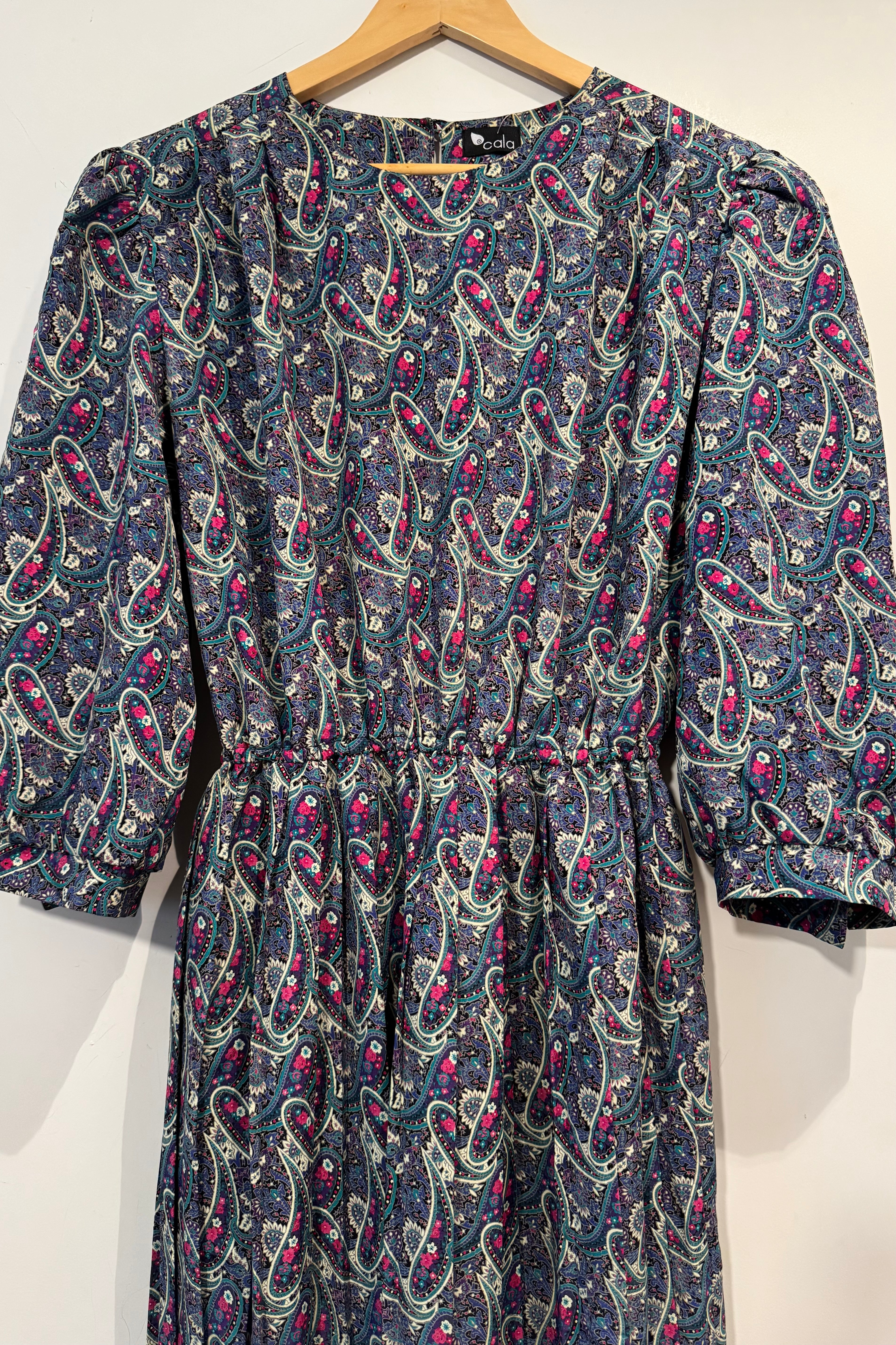 שמלת וינטג׳ שחקנית