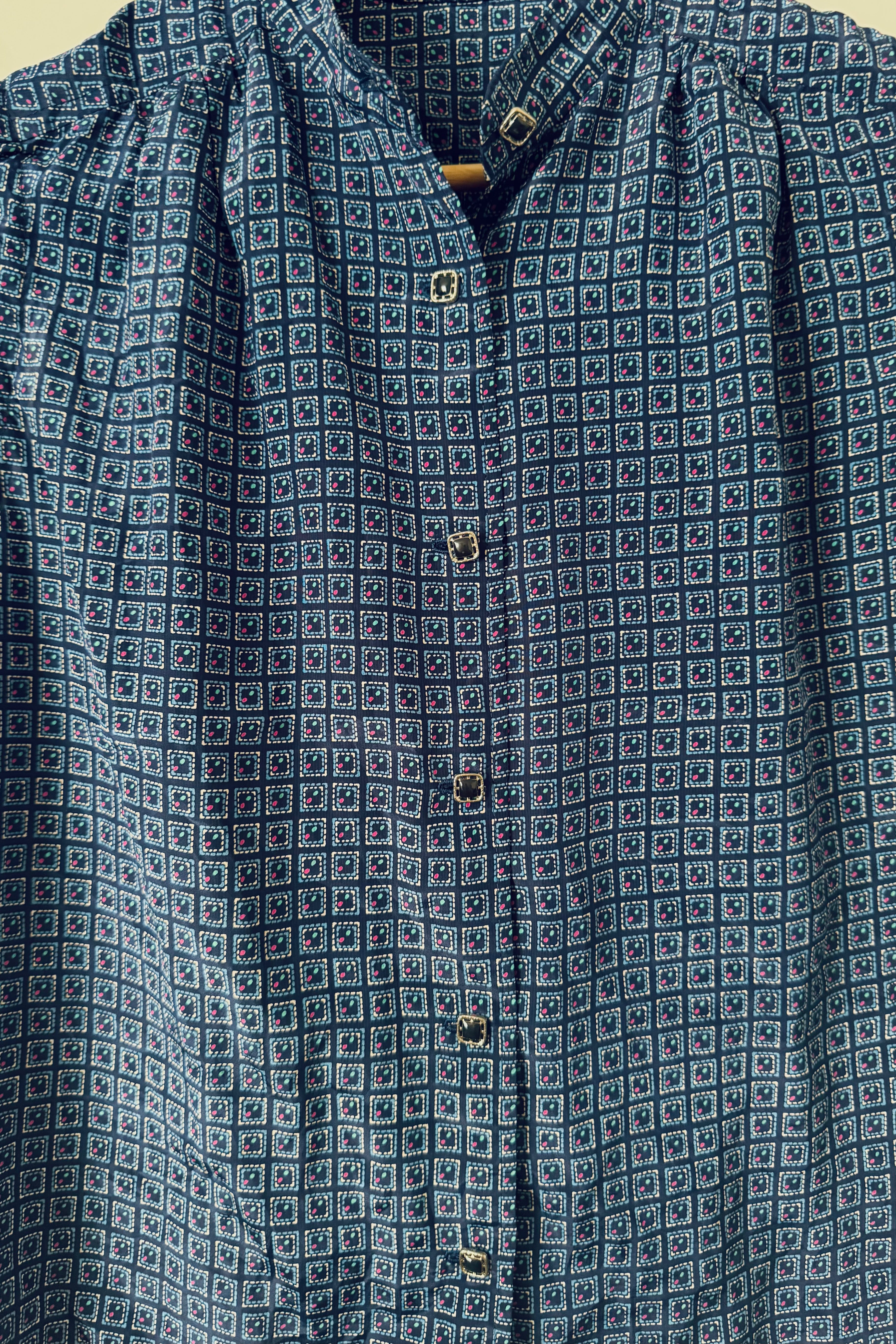 חולצת וינטג׳ קוביות