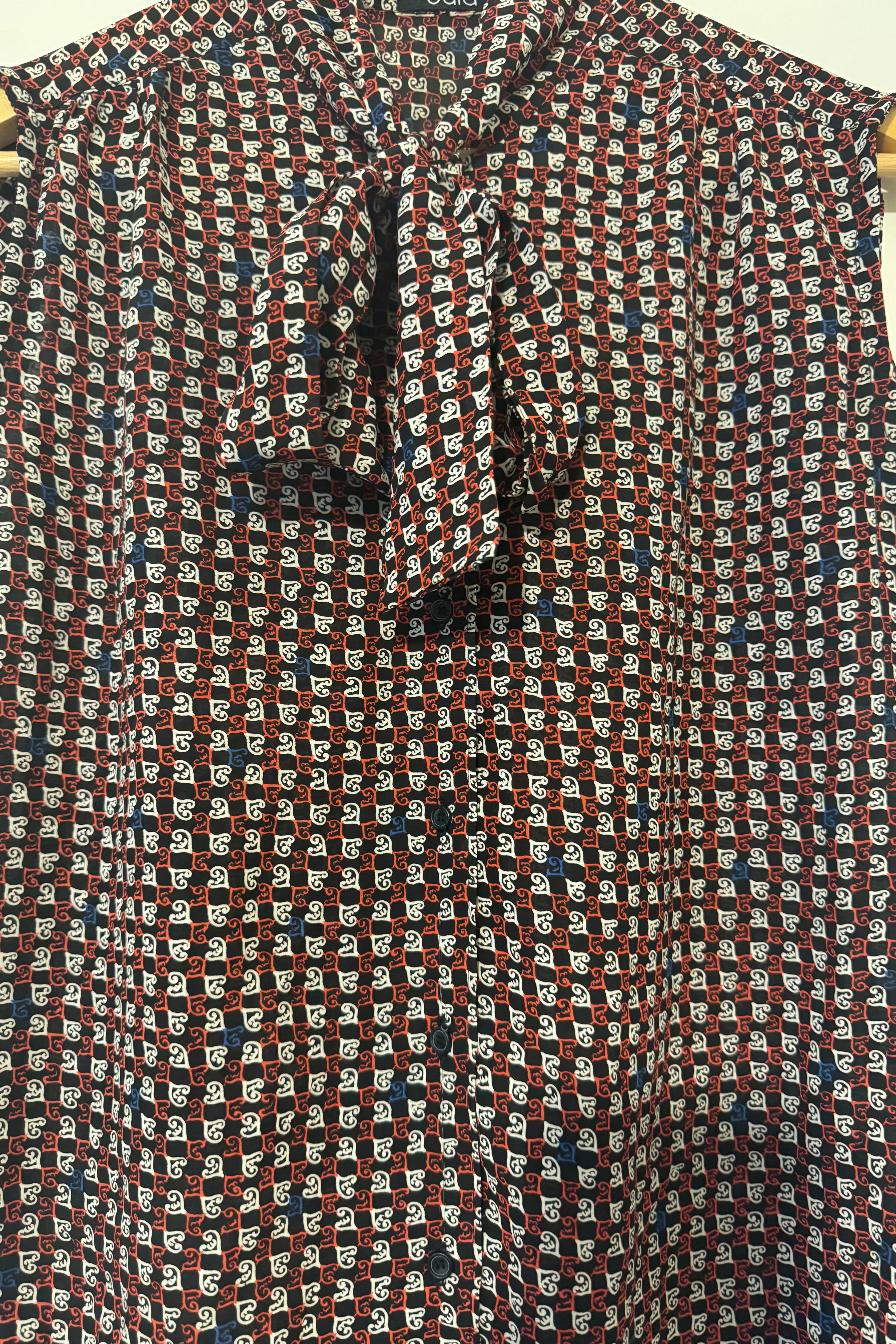 חולצת וינטג׳ סוגי לבבות