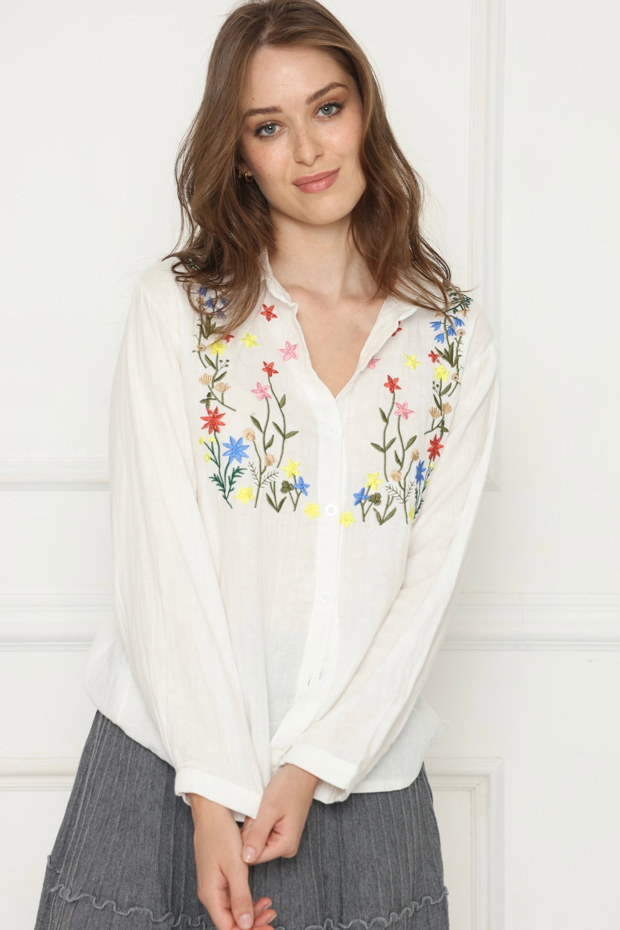 חולצת פרחי מסגרת