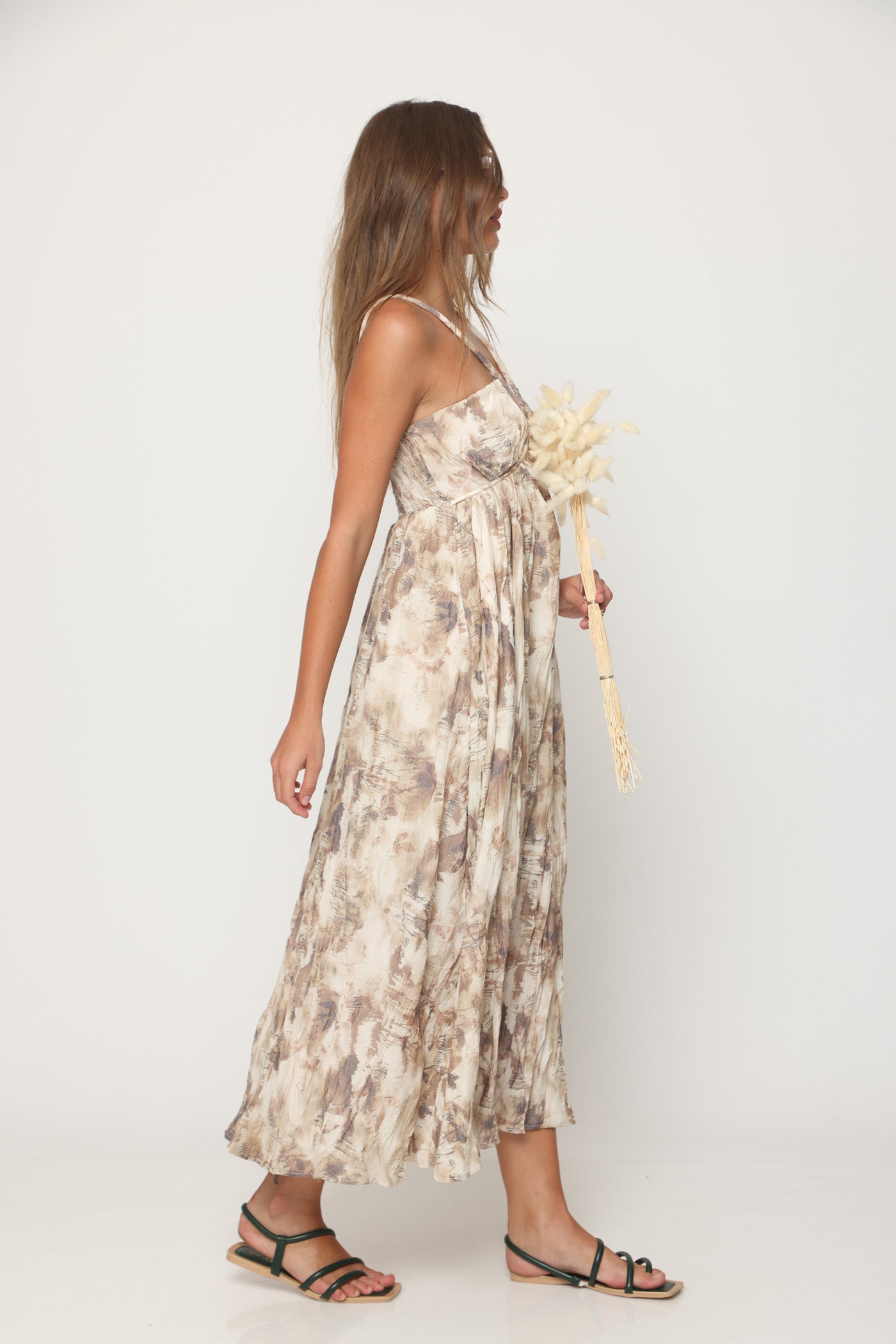 שמלת קיסרית