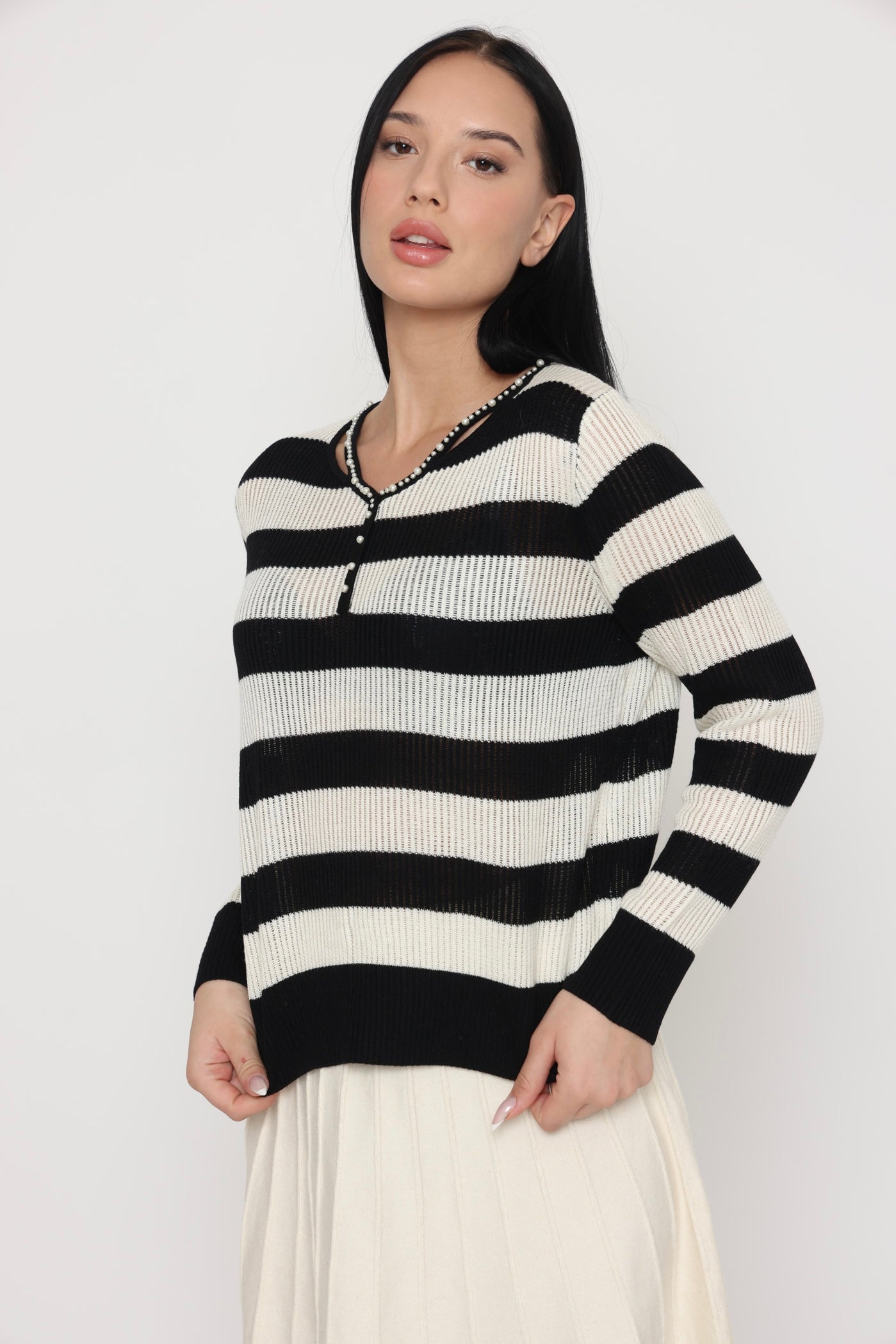 סריג פסים שחורים ואלמנט