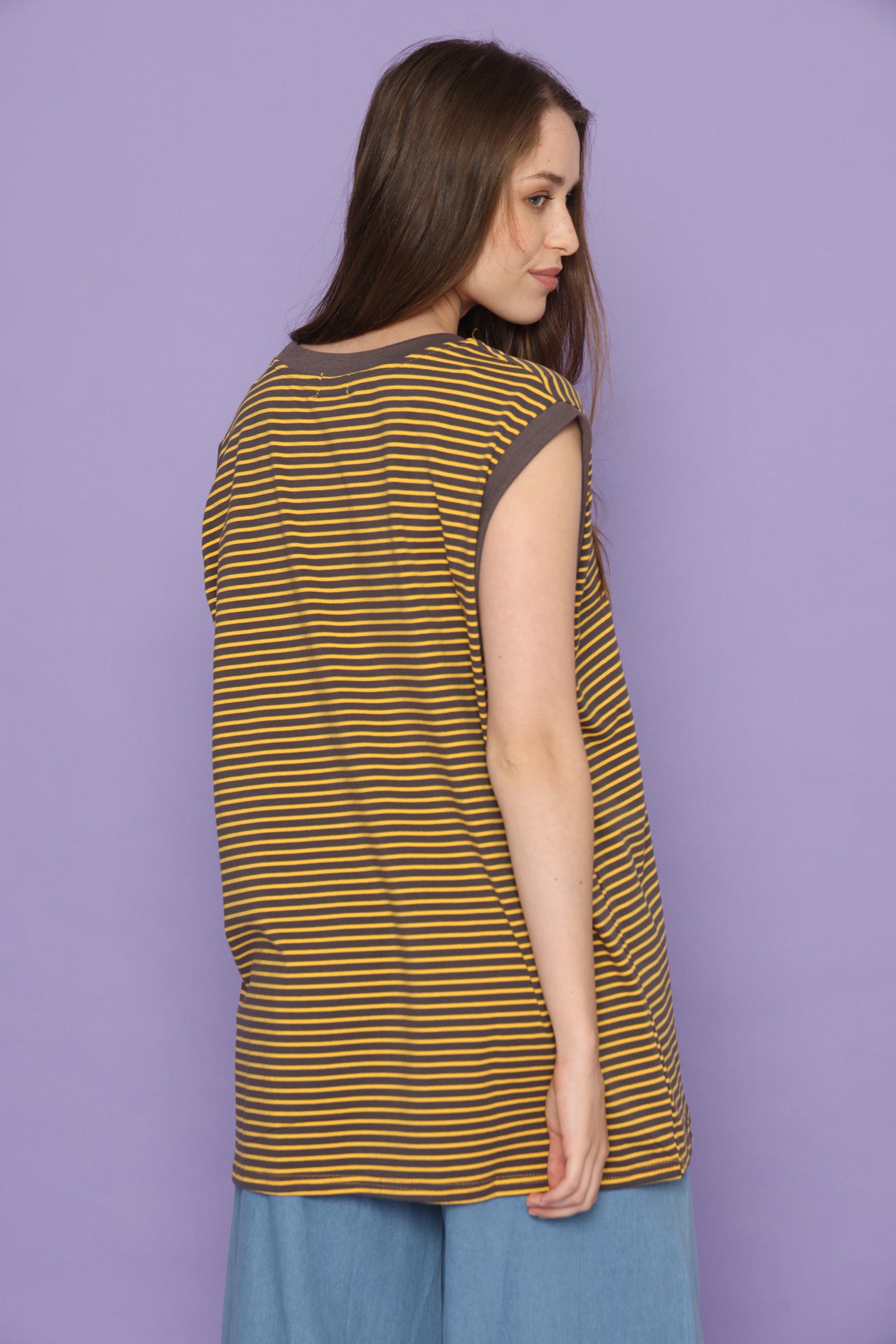 גופיית פסים דקיקים