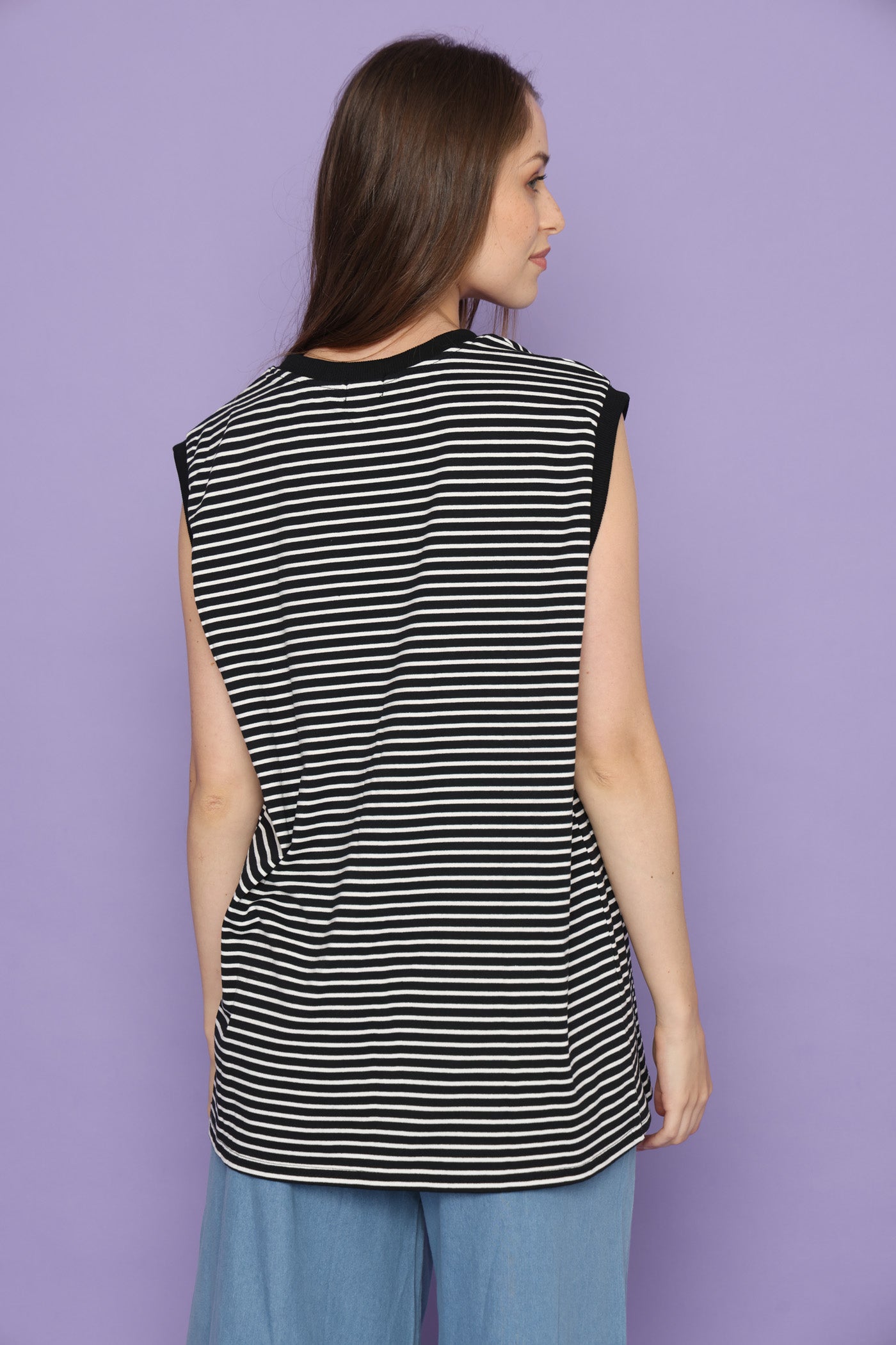 גופיית פסים דקיקים