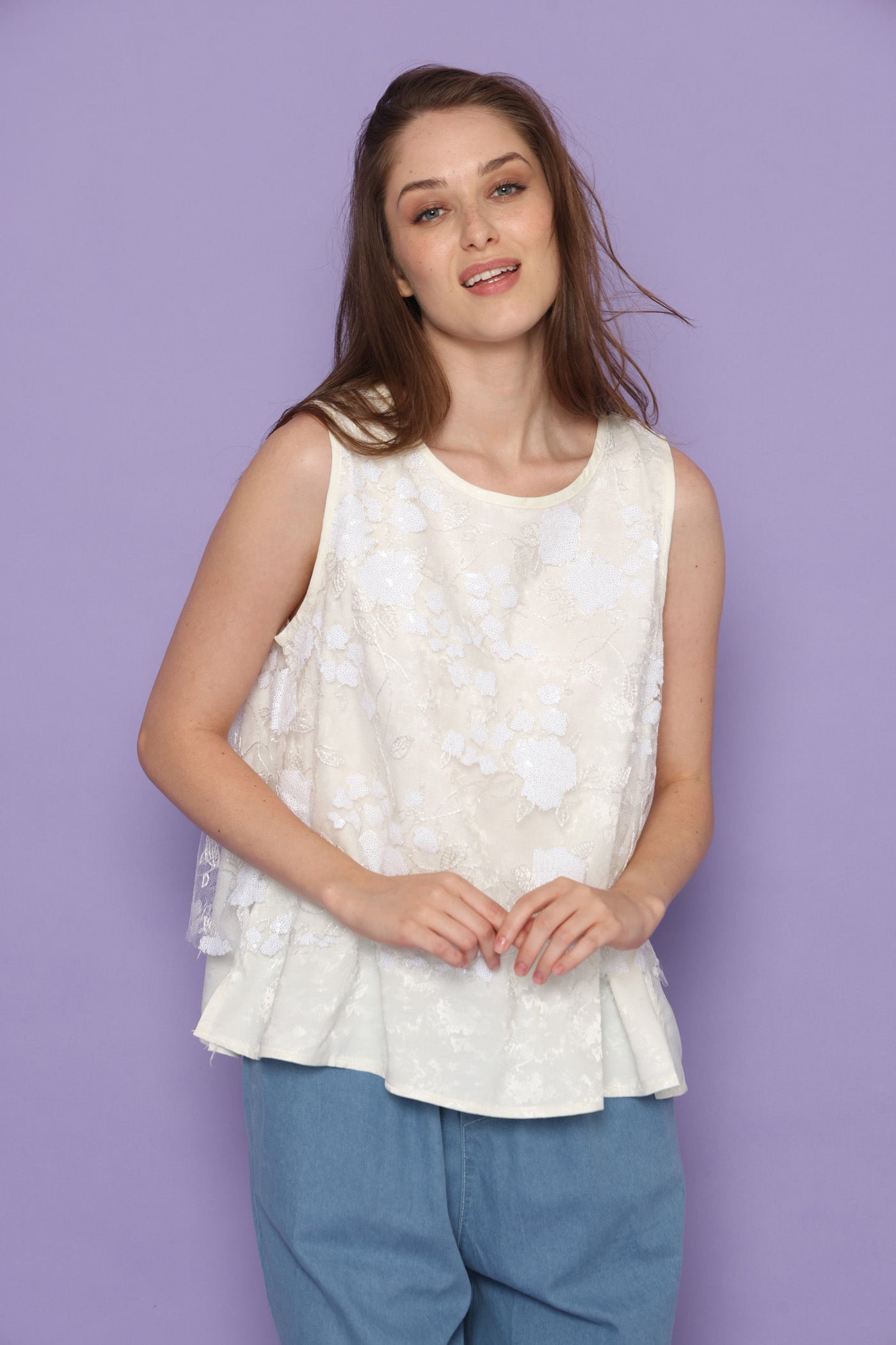 גופיית בסיס עם תחרה