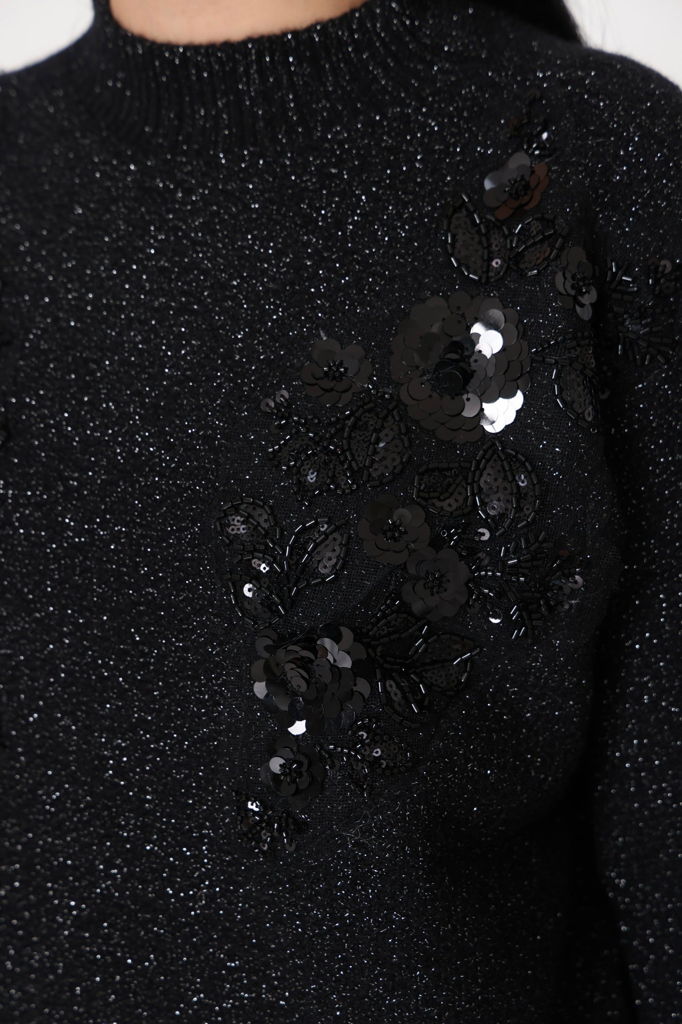 סריג שחור יוקרתי