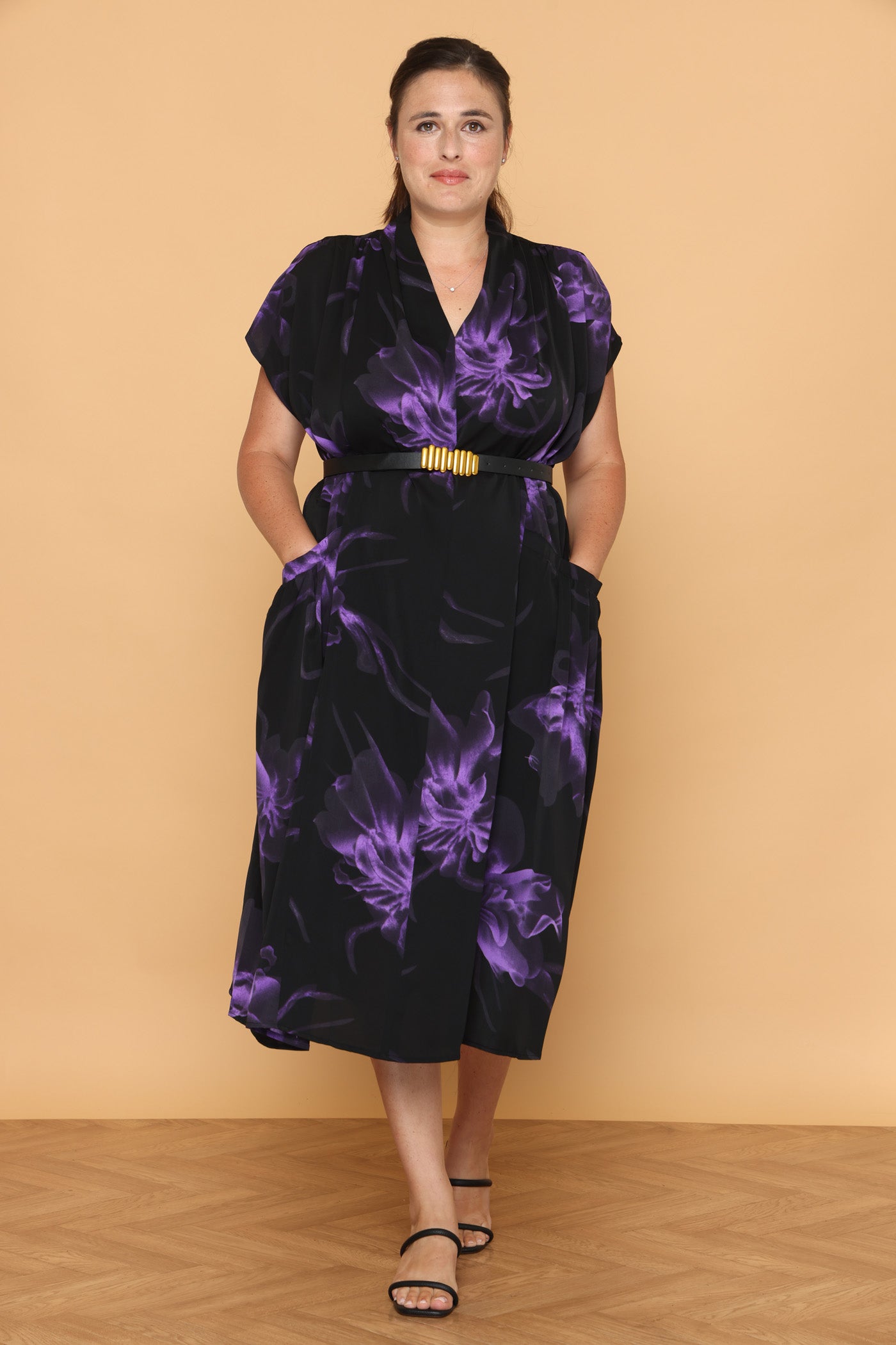 שמלת פריחה סגולה